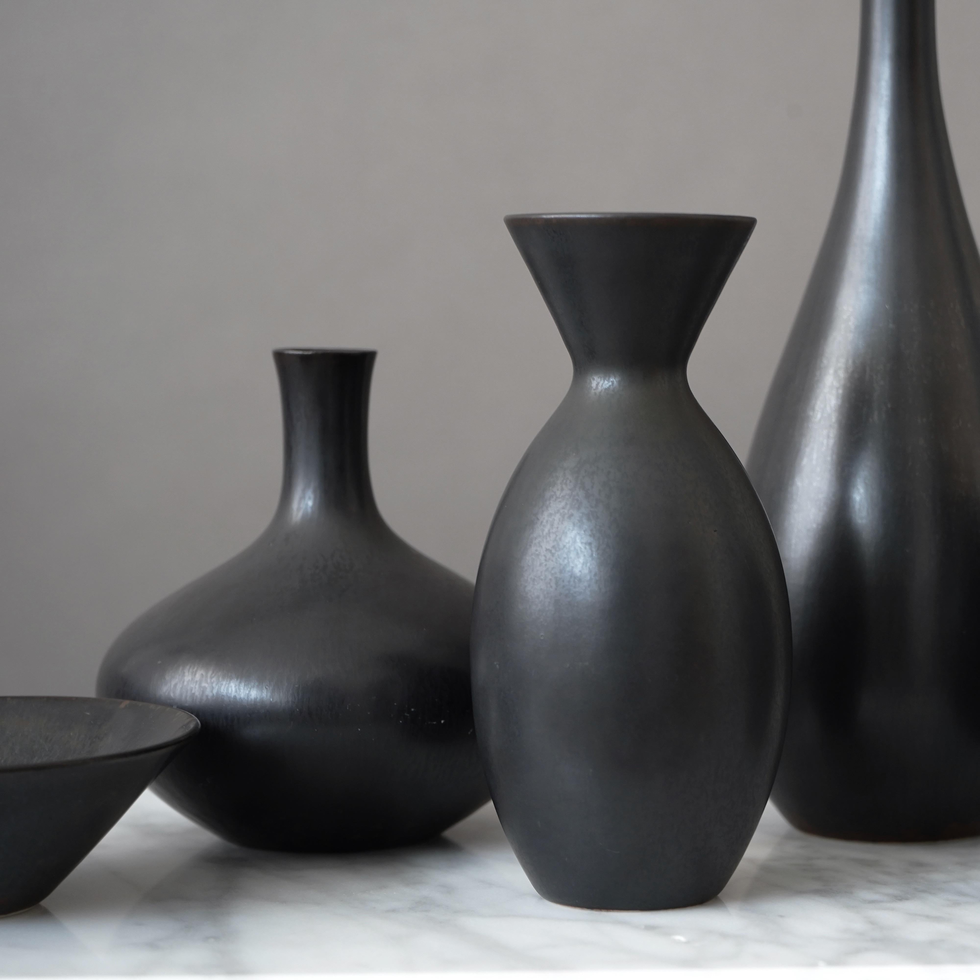 Set of 5 Black Stoneware Vases by Carl-Harry Stalhane, Rorstrand, Sweden, 1950s In Good Condition For Sale In Malmö, SE