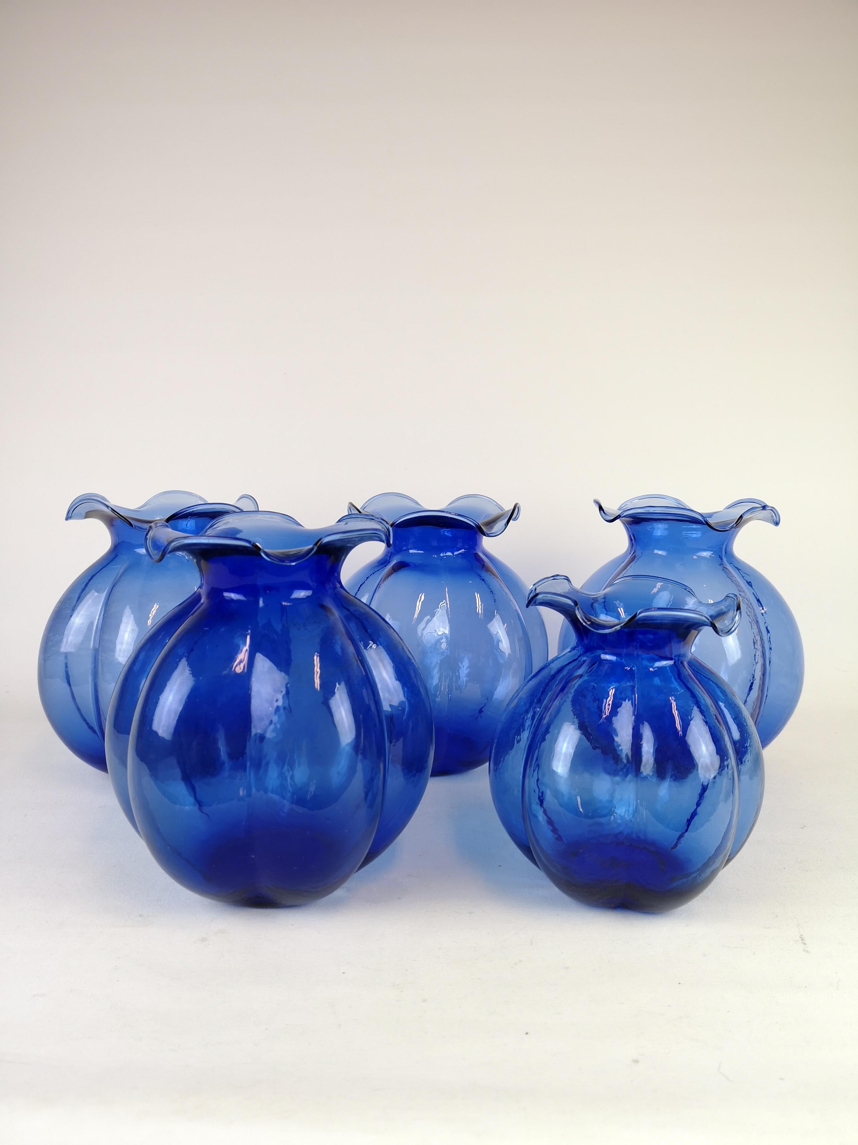 Wonderful shaped vases with a nice blue color are these 5 vases. They are made in Johansfors glass factory Sweden in the 1950s. 

Good condition.

Measures: 4 big one’s H 20 cm D 15 cm 1 Smaller H 16 D 14.
 