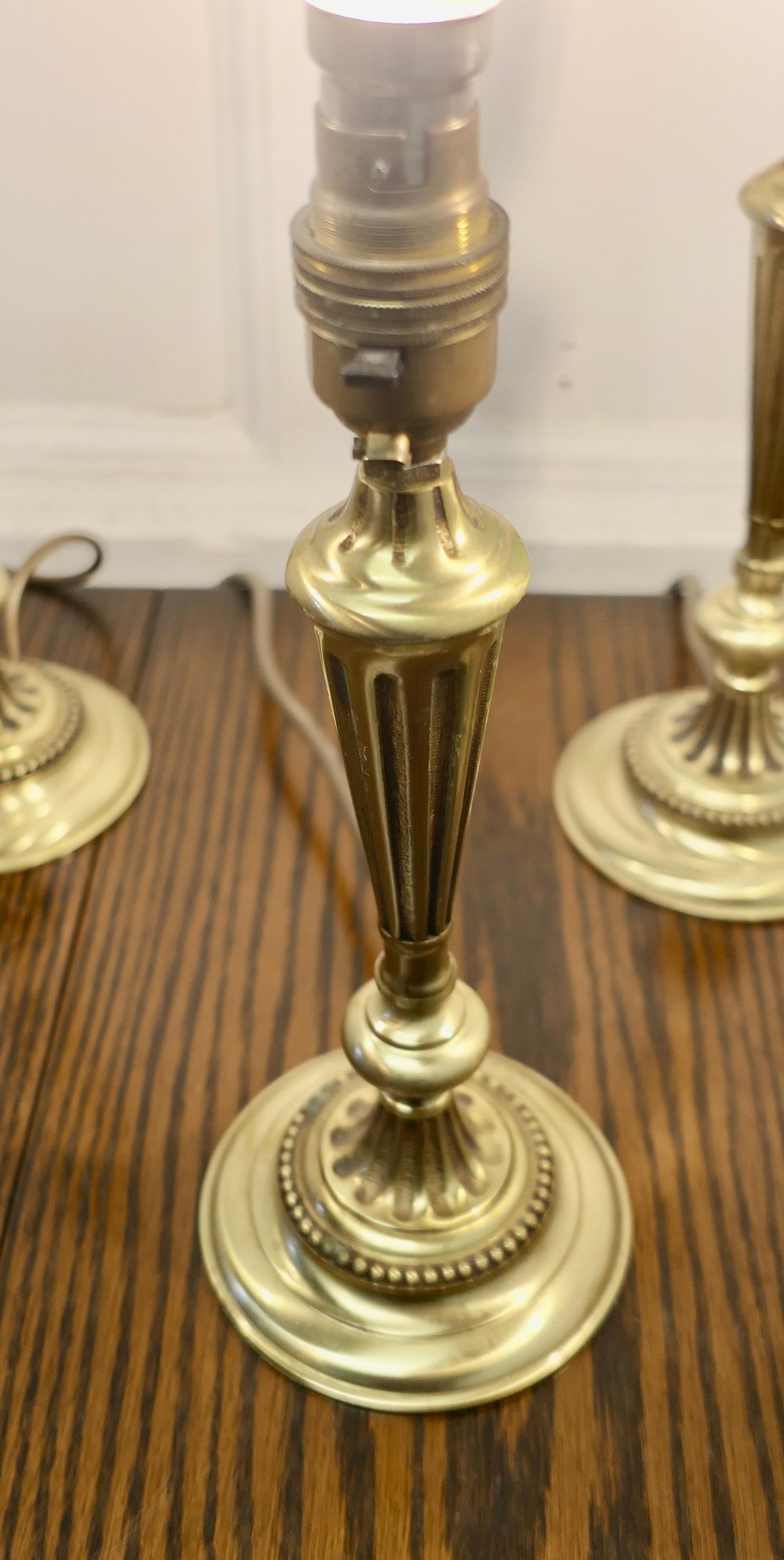 Laiton Lot de 5 lampes de table en laiton en vente