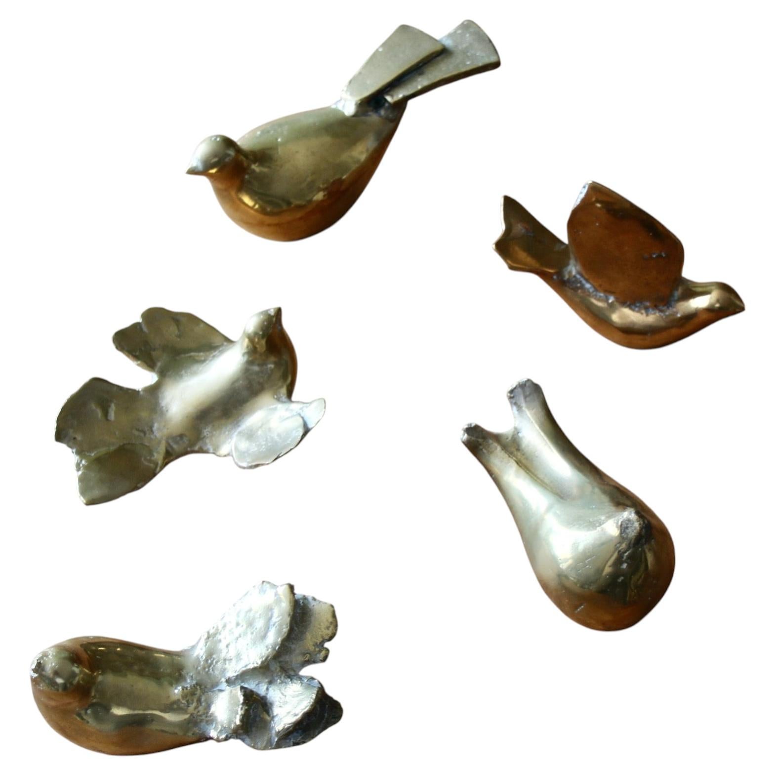 Ensemble de 5 sculptures d'oiseaux en bronze en vente