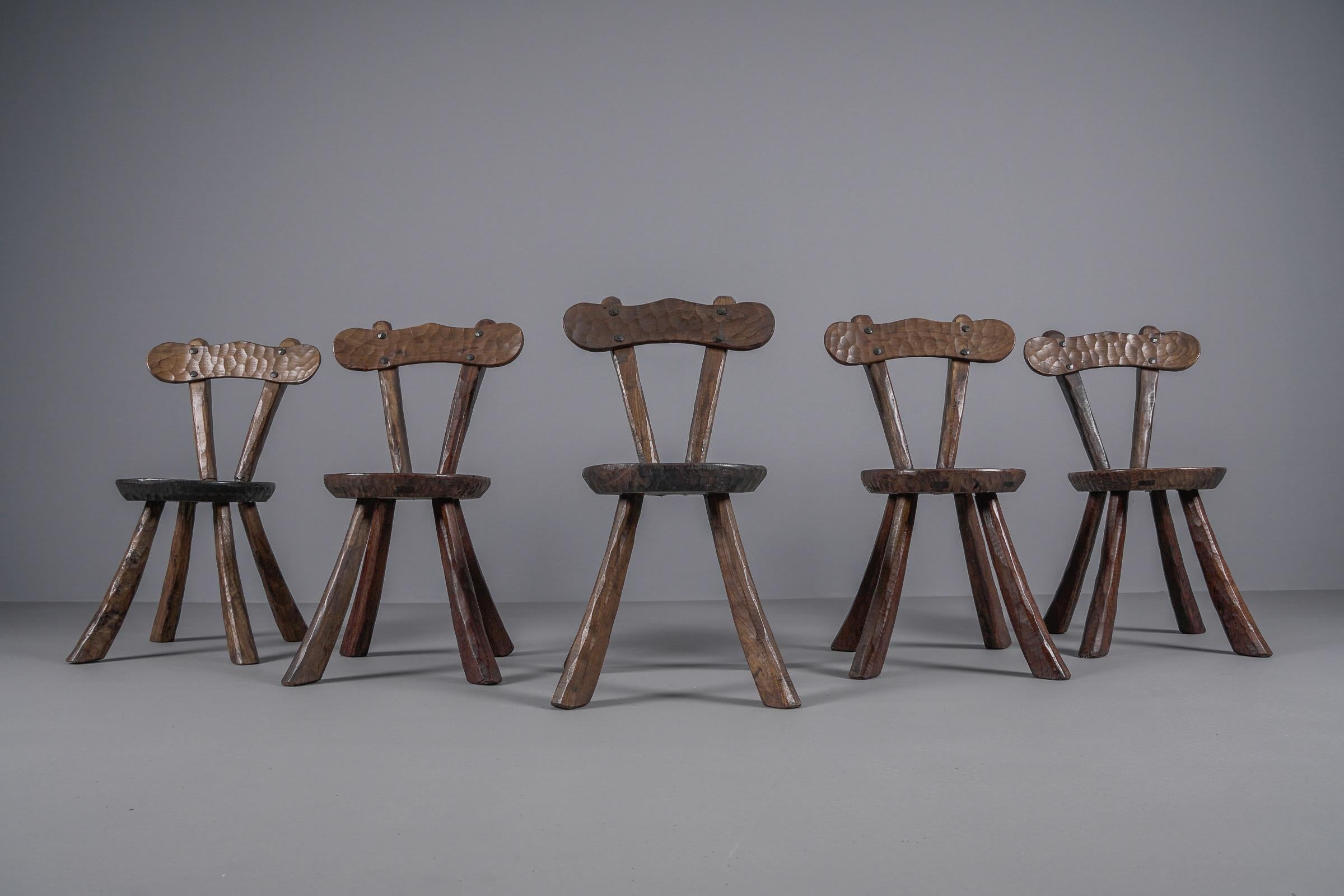 Brutalist rustic modern sculptured chairs in elm in the style of Alexandre Noll

Here are sold the five chairs in the set.

Only the chairs alone are sold here, the coffee table is in another offer.
Edit Description