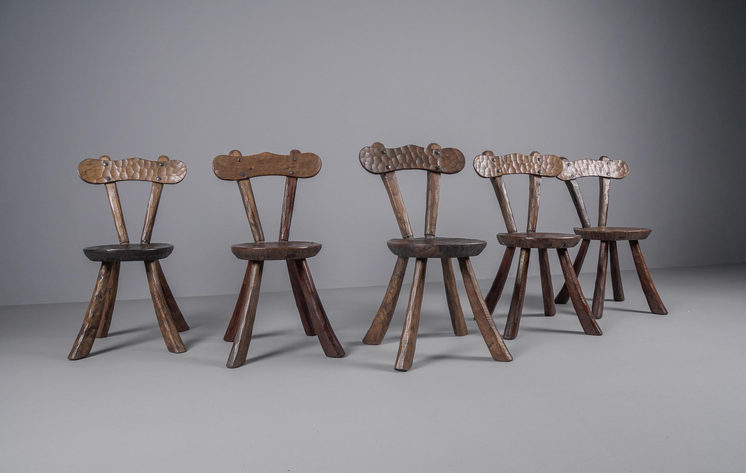 Hand-Carved Set of 5 Brutalist Rustic Modern Sculptured Chairs i. t. Style of Alexandre Noll For Sale