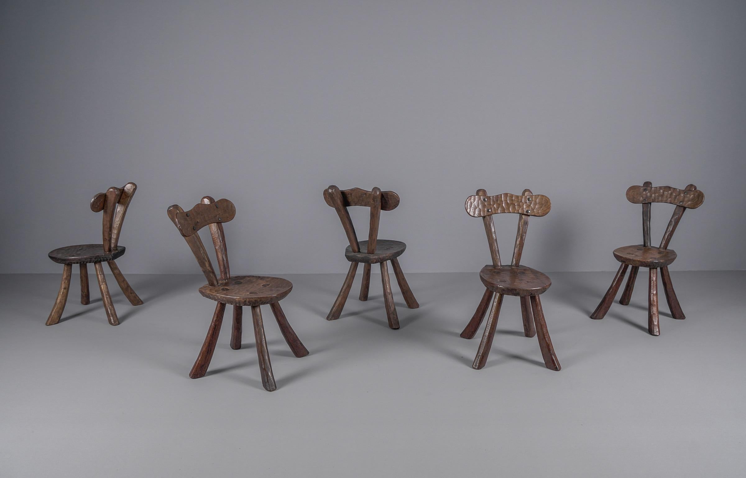 Mid-20th Century Set of 5 Brutalist Rustic Modern Sculptured Chairs i. t. Style of Alexandre Noll For Sale
