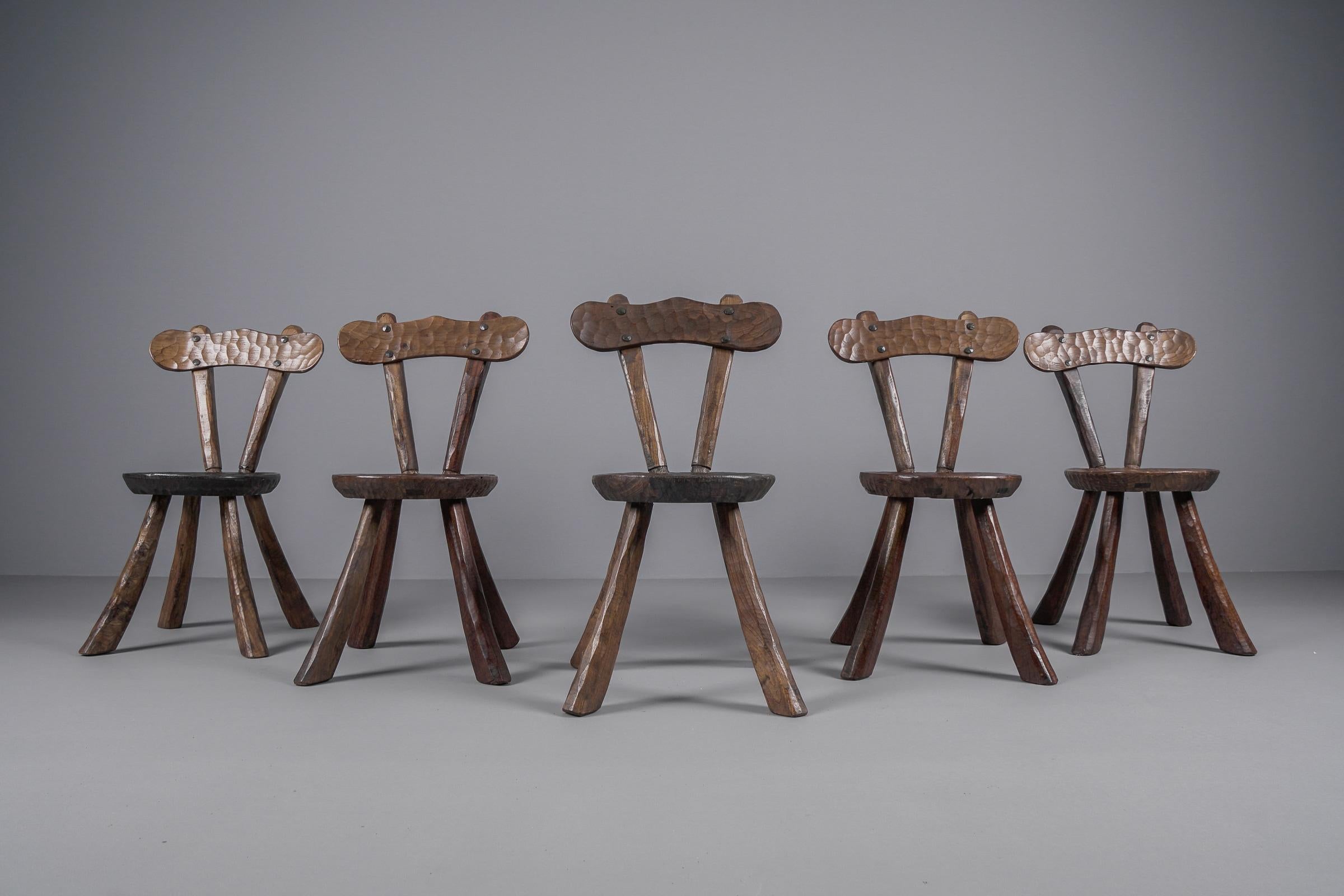 Satz von 5 brutalistischen, rustikalen, modernen, skulpturalen Stühlen Im Stil von Alexandre Noll (Ulmenholz) im Angebot