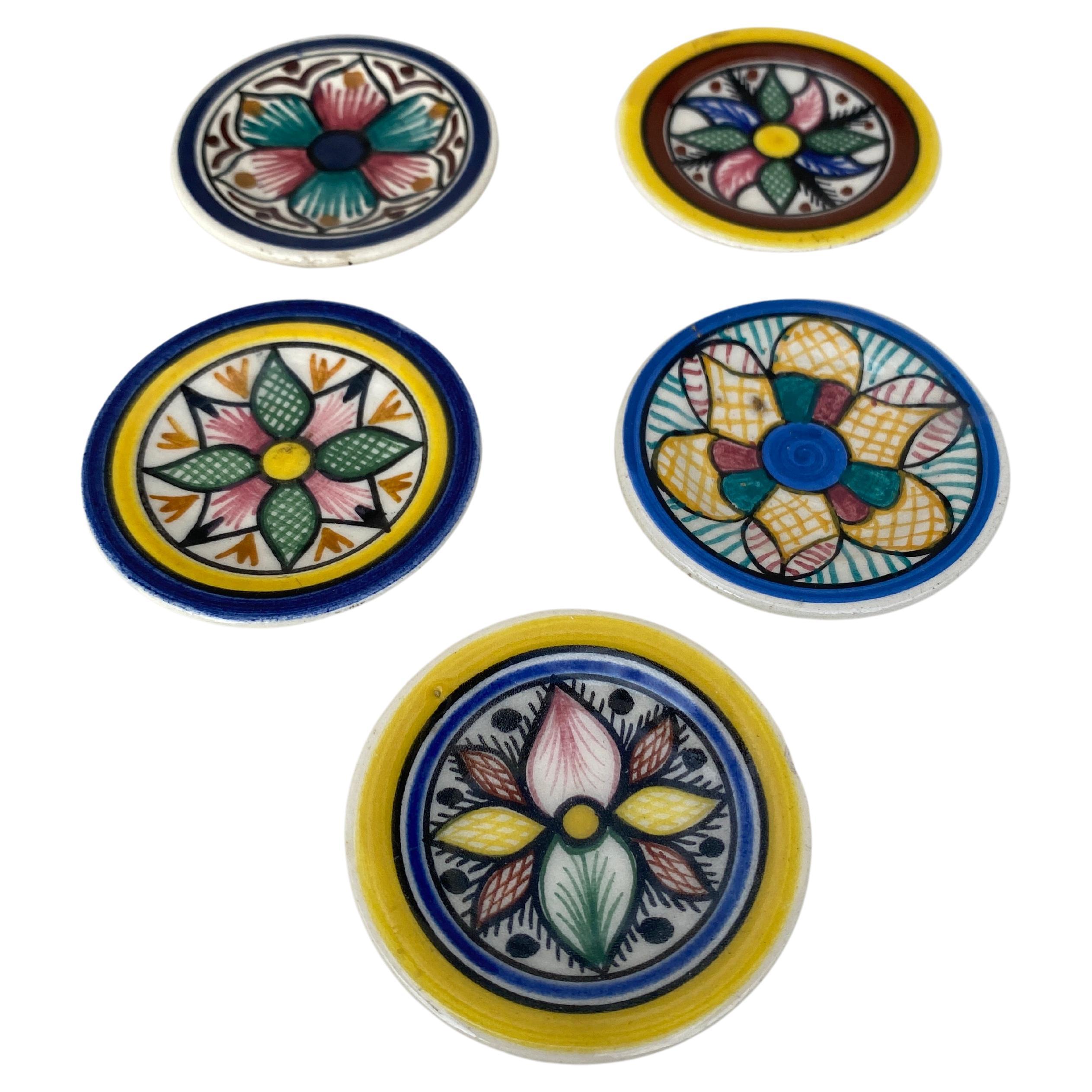 Set of 5 butter pats Henriot Quimper, circa 1920.
Geometrical pattern all four differents.