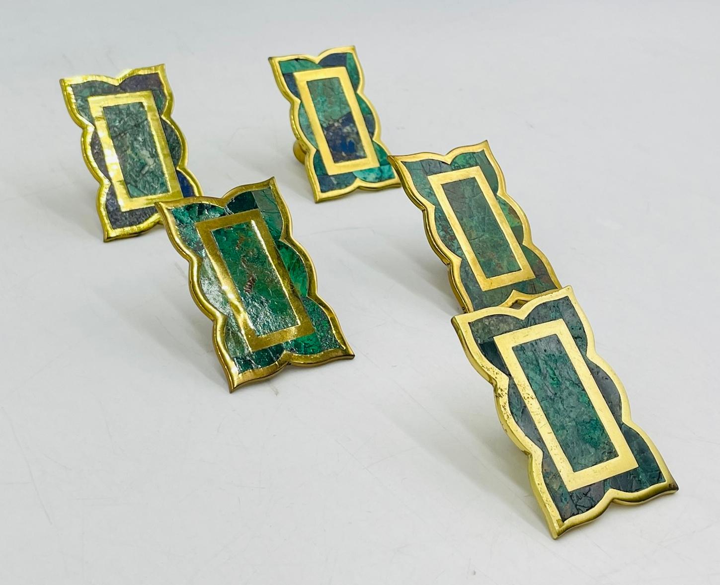 Set of 5 Cabinet Pulls in Brass & Stone inlay by Los Castillo, Mexico 1950s In Good Condition For Sale In Los Angeles, CA