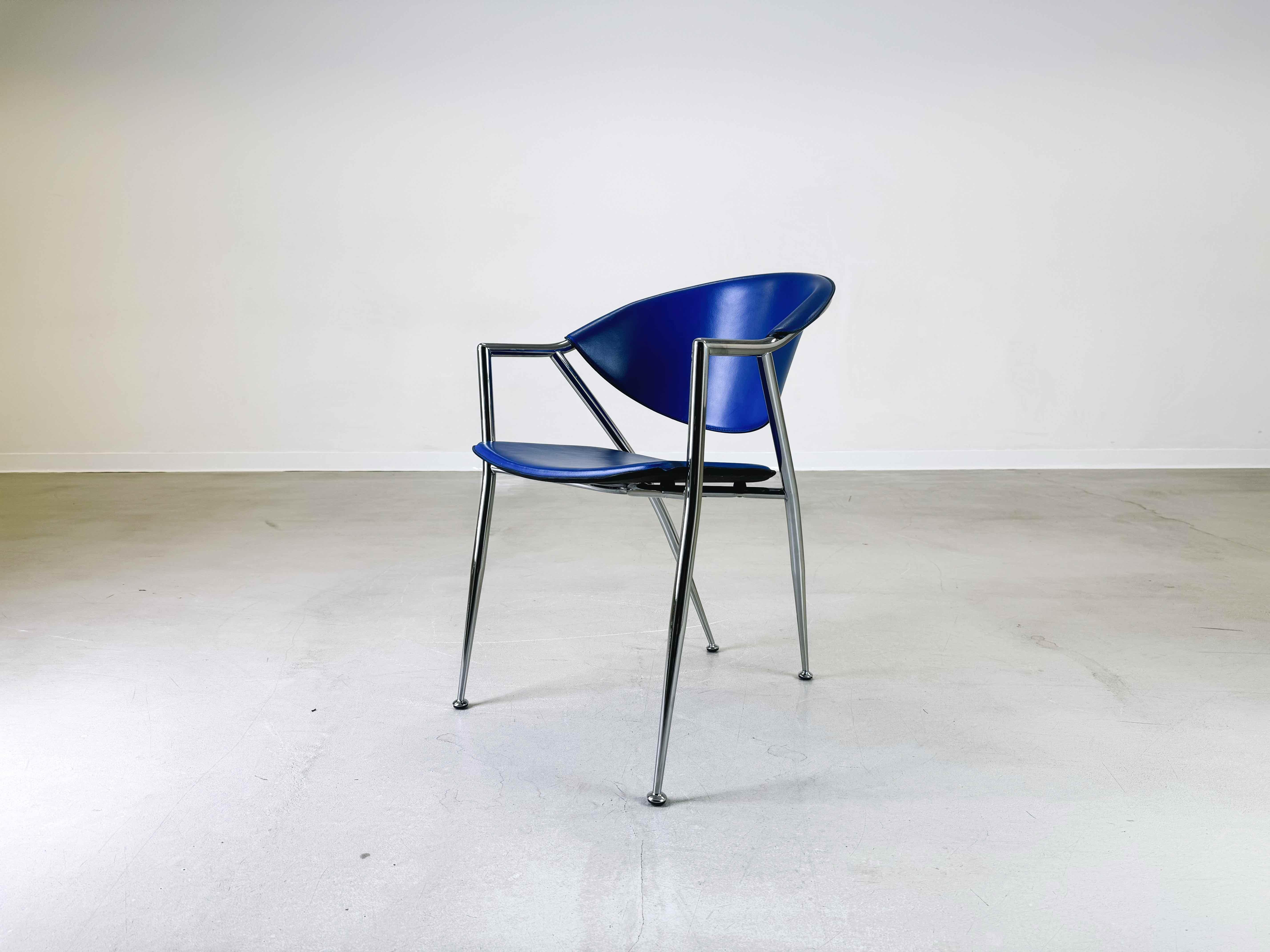 Ensemble de 5 chaises Calligaris en cuir bleu Italie 1990 Bon état à Berlin, DE