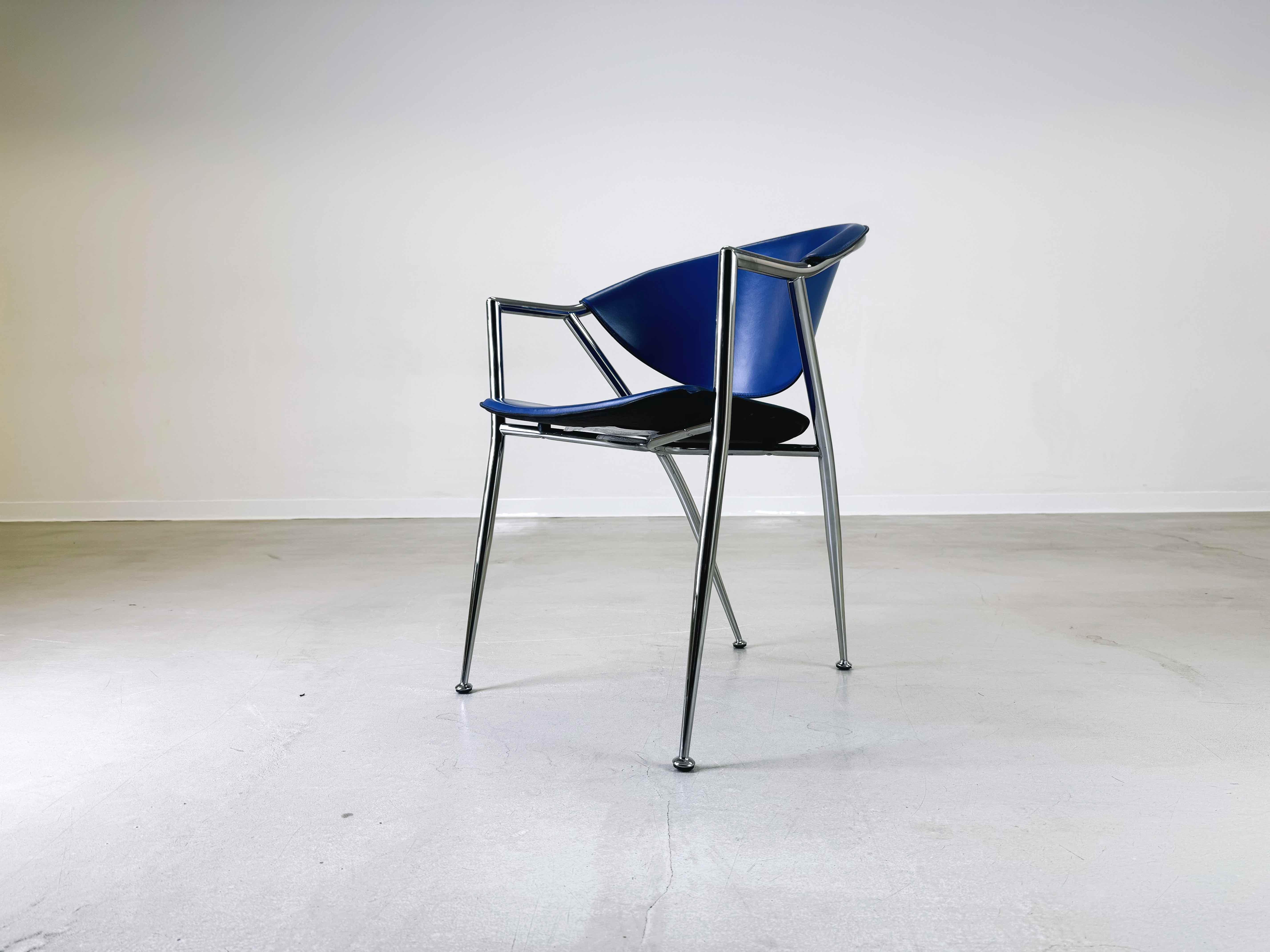Fin du 20e siècle Ensemble de 5 chaises Calligaris en cuir bleu Italie 1990