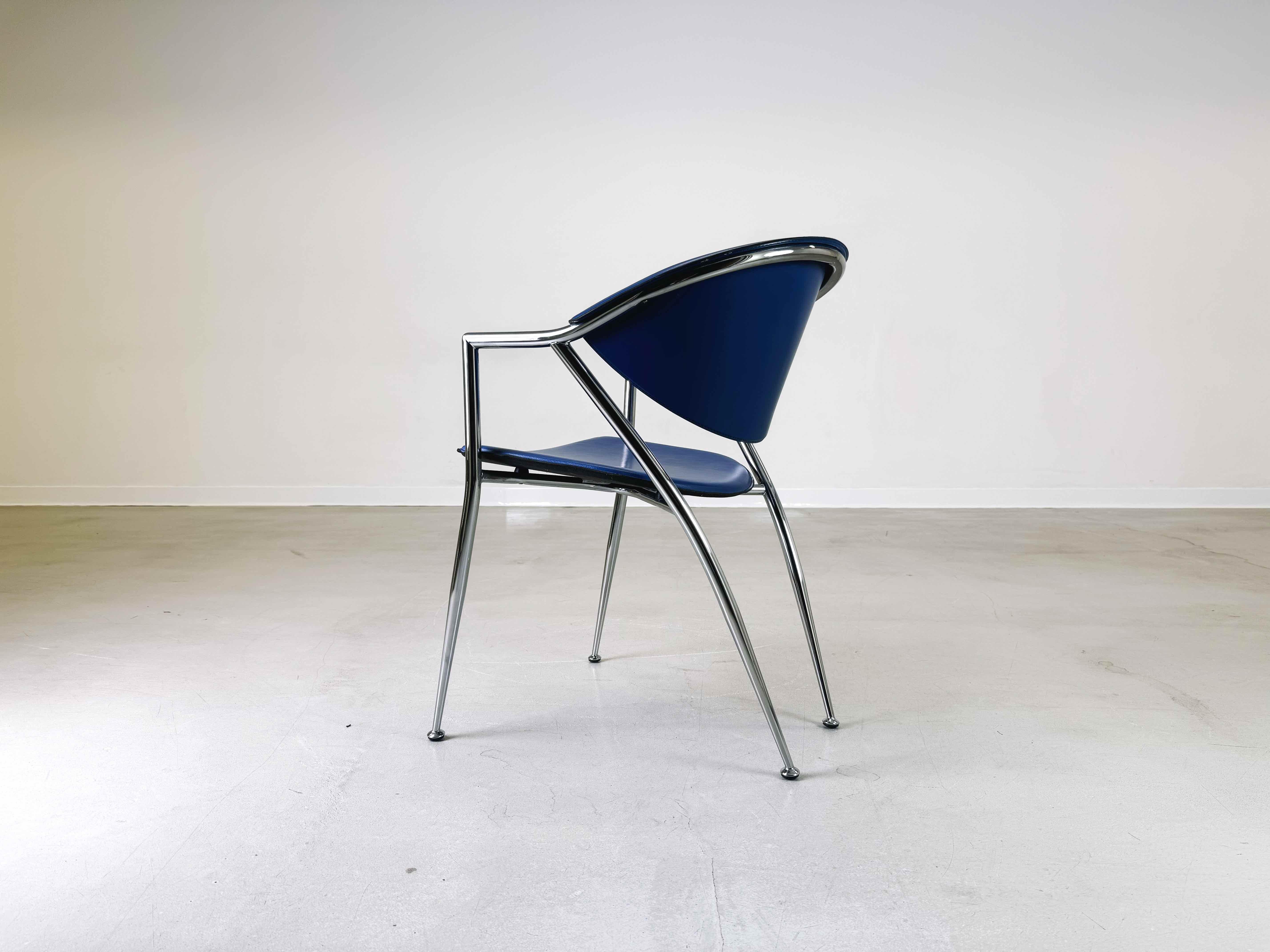 Cuir Ensemble de 5 chaises Calligaris en cuir bleu Italie 1990