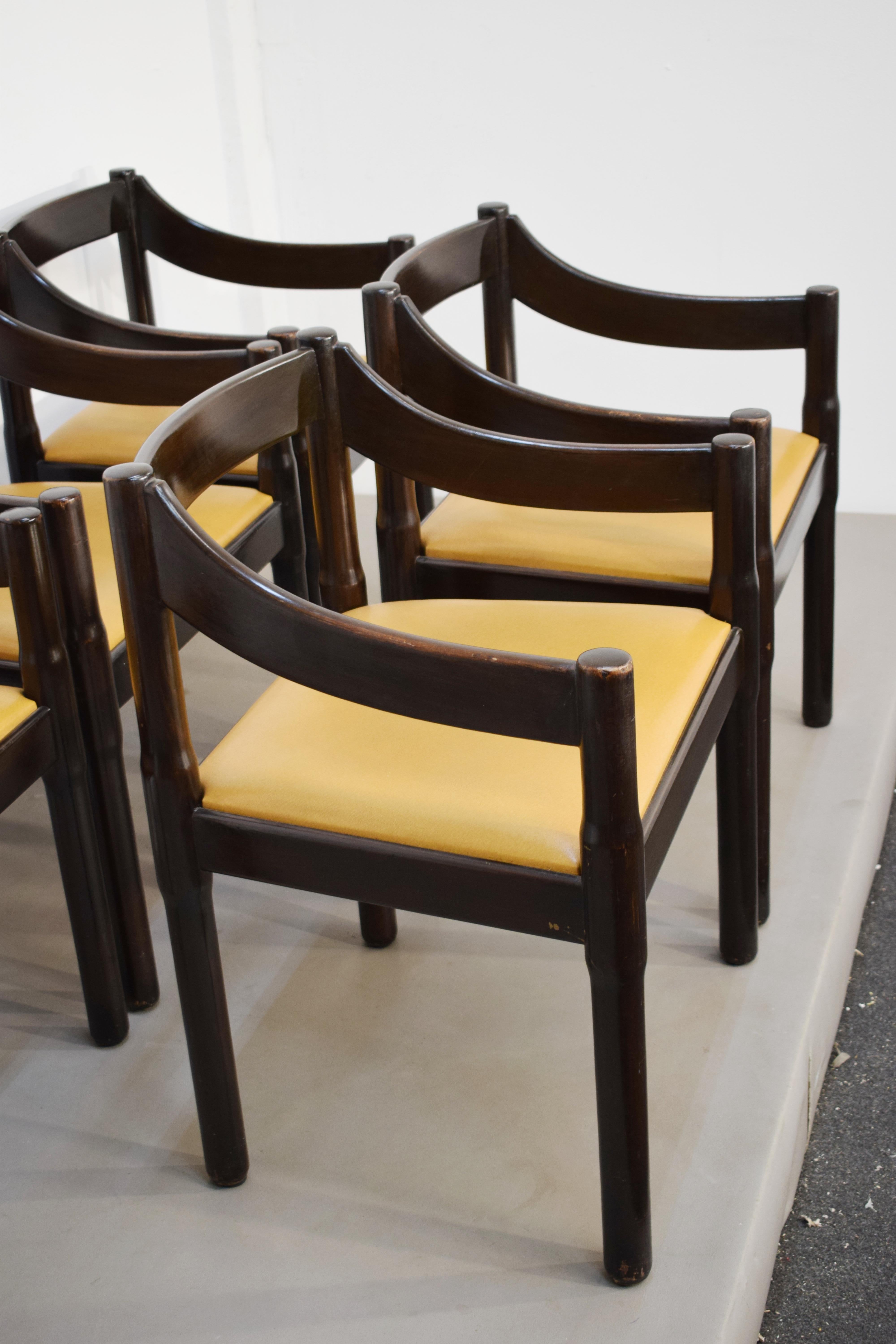 Satz von 5 Carimate-Stühlen von Vico Magistretti, Italien, 1960er Jahre
Abmessungen: H= 74 cm; B= 59 cm; T= 47 cm; H-Sitz = 44 cm.