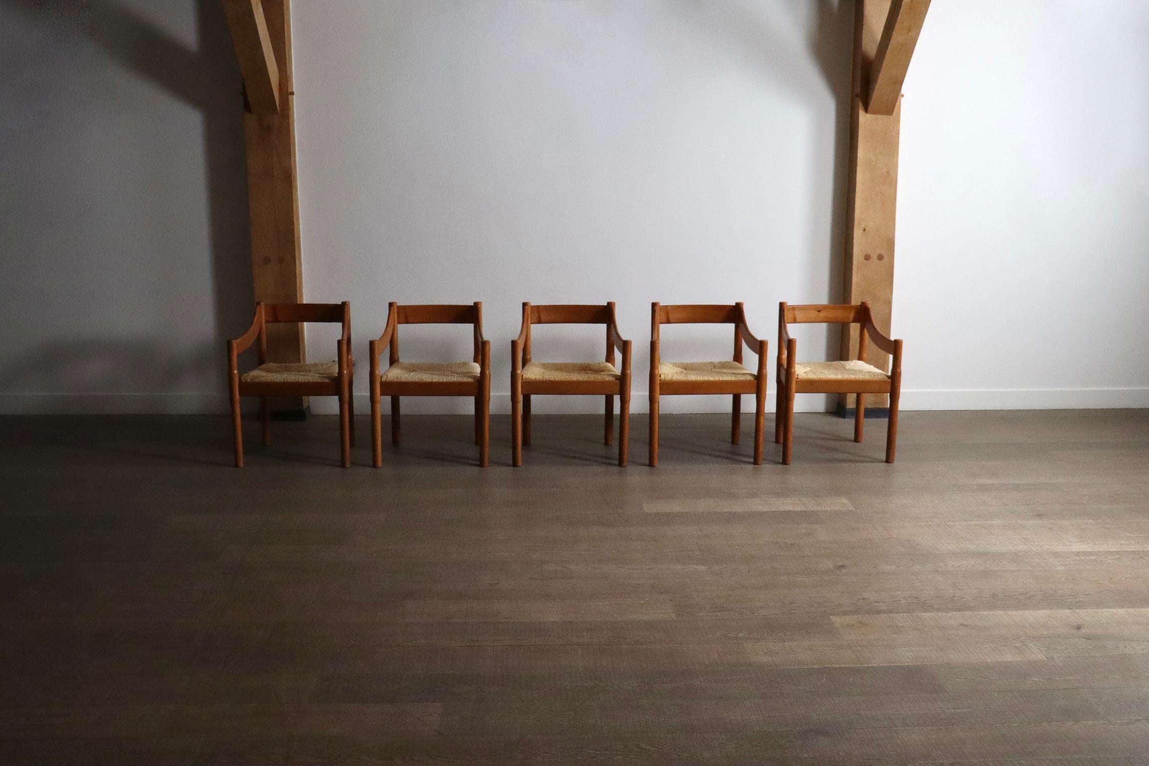 Satz von 5 Stühlen von Vico Magistretti, Italien 1960er Jahre (Mitte des 20. Jahrhunderts) im Angebot