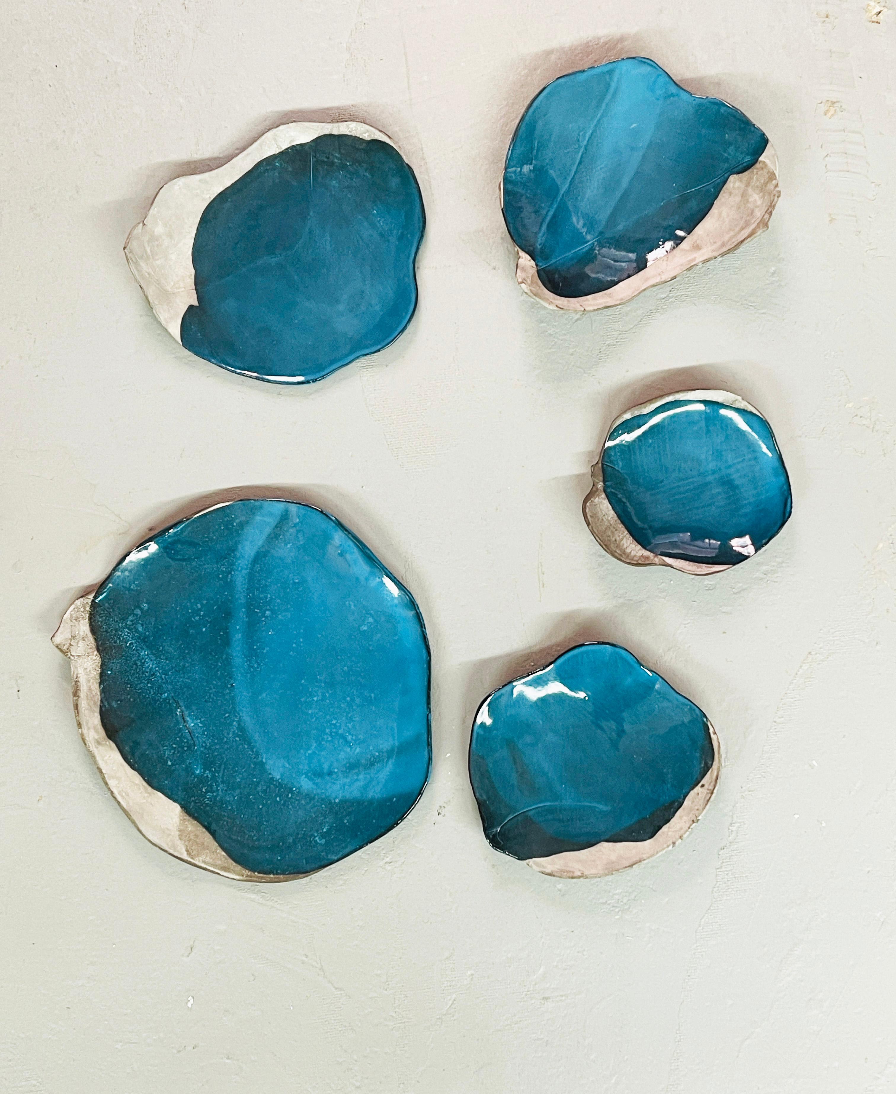 5 ceramics of various sizes mixing raw and smooth glazed surface. Unique work of art. Signed
Constellations have an important place in the artist work.
