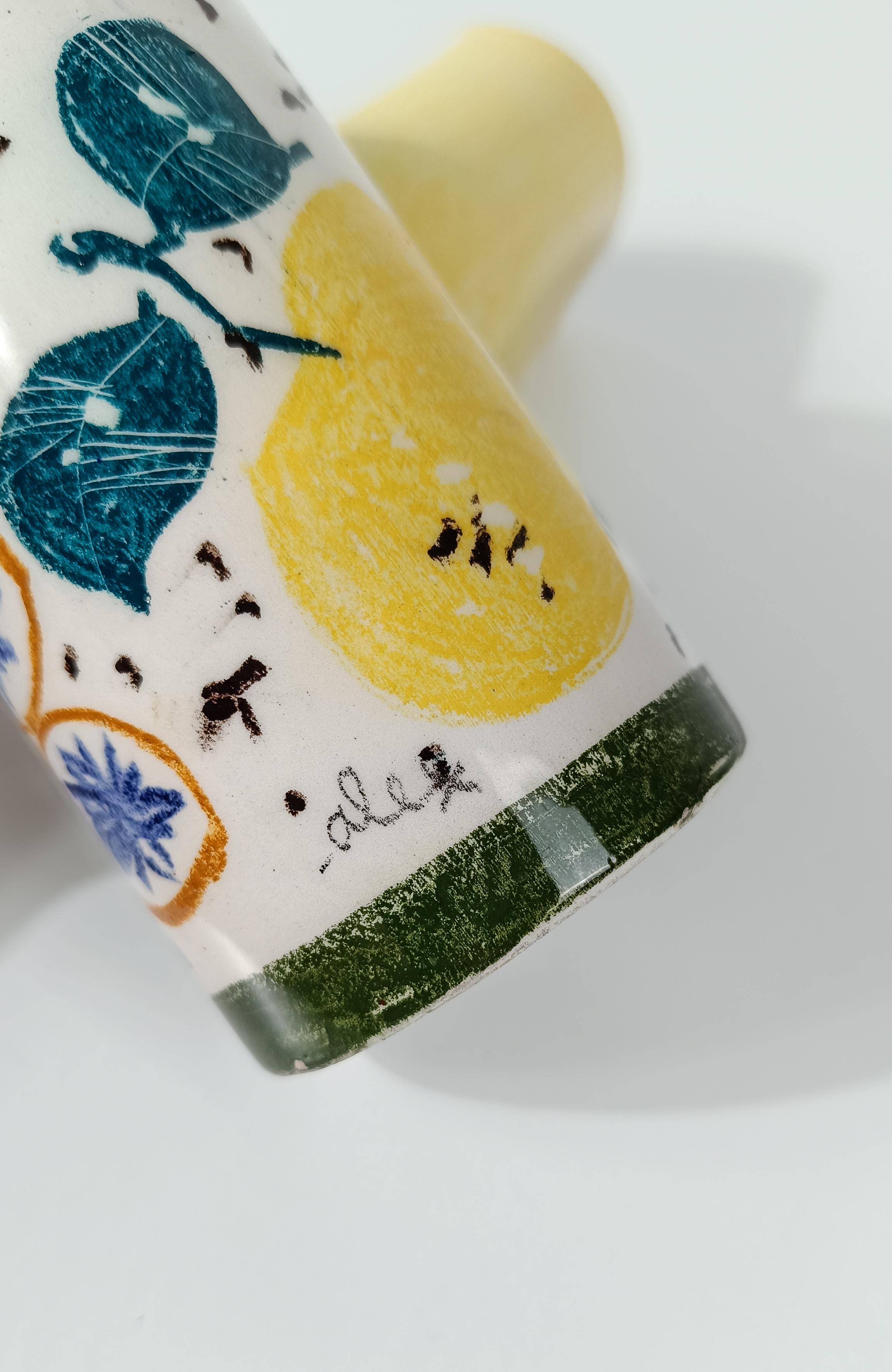Ensemble de  5 verres à boire en céramique, décoration de fruits peinte à la main, Italie, années 50 en vente 4