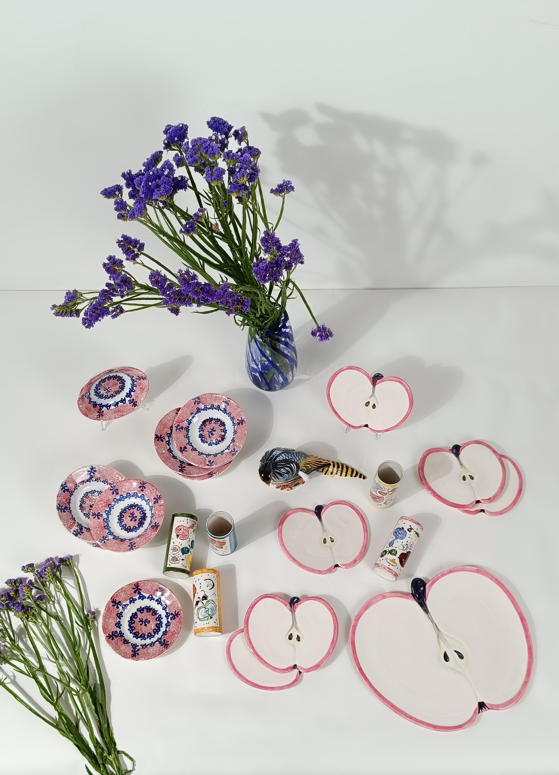 Peint à la main Ensemble de  5 verres à boire en céramique, décoration de fruits peinte à la main, Italie, années 50 en vente