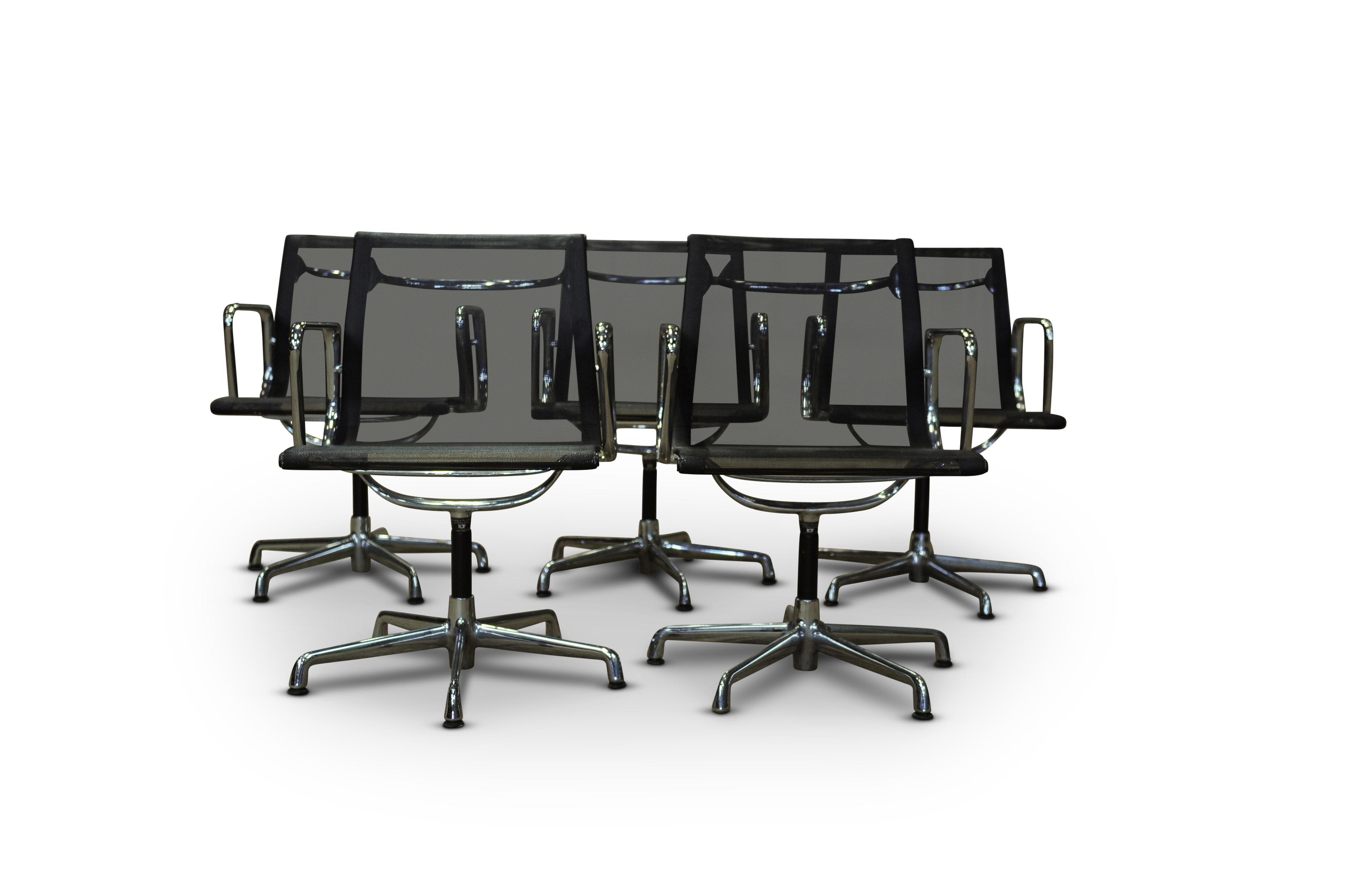 German Set of 5 Charles and Ray Eames by ICF Black Net Weave EA108 Office Swivel Chairs For Sale