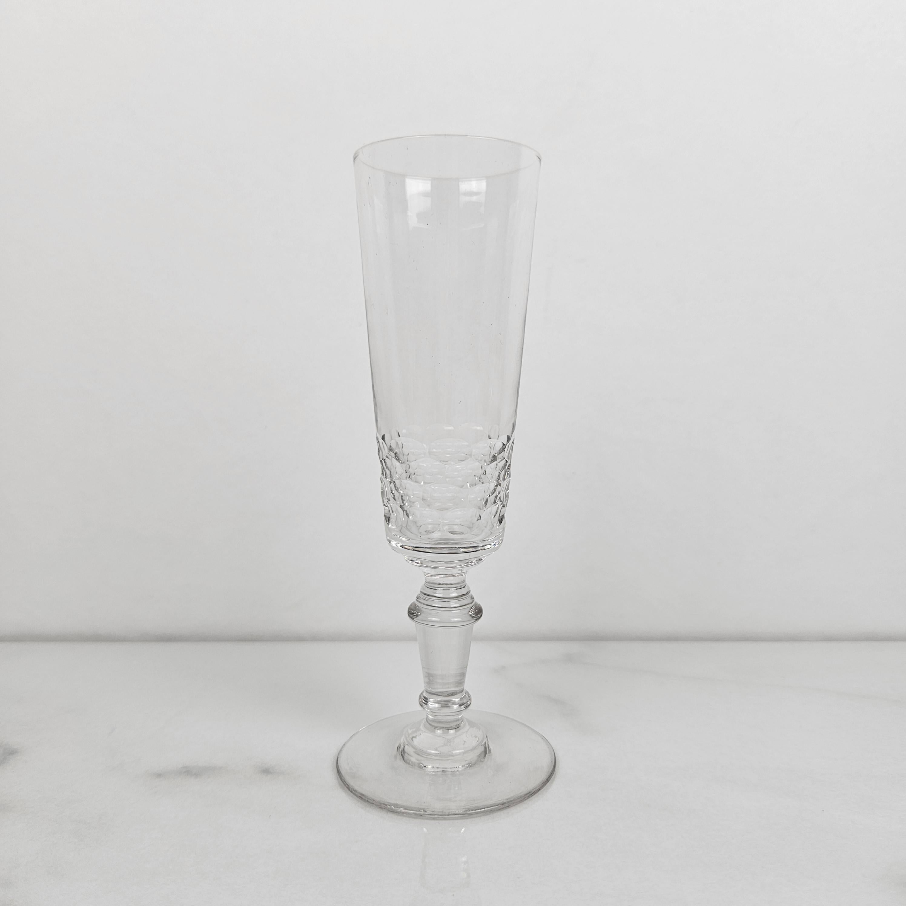 Français Ensemble de 5 charmantes flûtes à champagne soufflées à la main, vers 1890 en vente