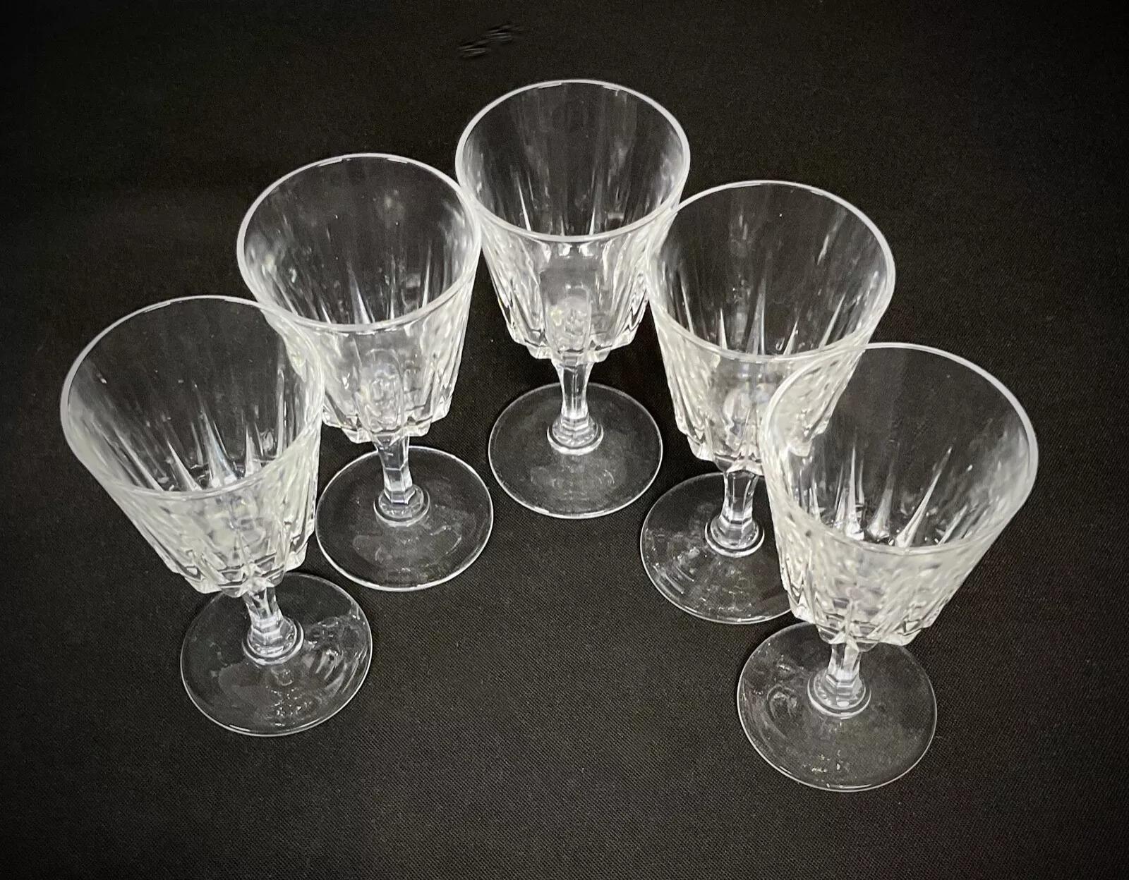 20ième siècle Ensemble de 5 charmants verres à liqueur vintage - 2Y350 en vente