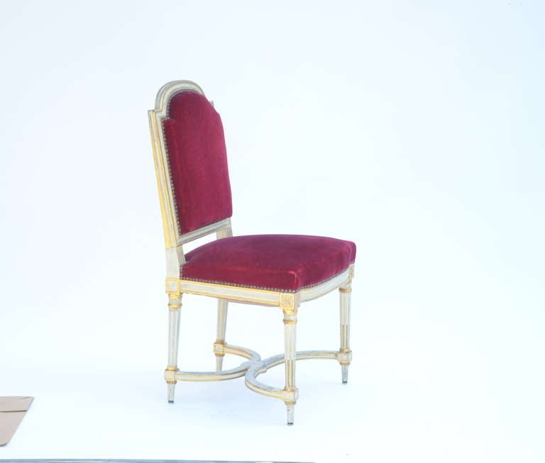 Francese Set di 5 sedie chic in velluto cremisi nello stile di Maison Jansen in vendita