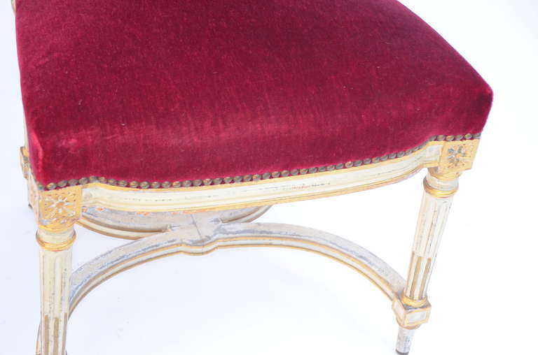 Tappezzeria Set di 5 sedie chic in velluto cremisi nello stile di Maison Jansen in vendita