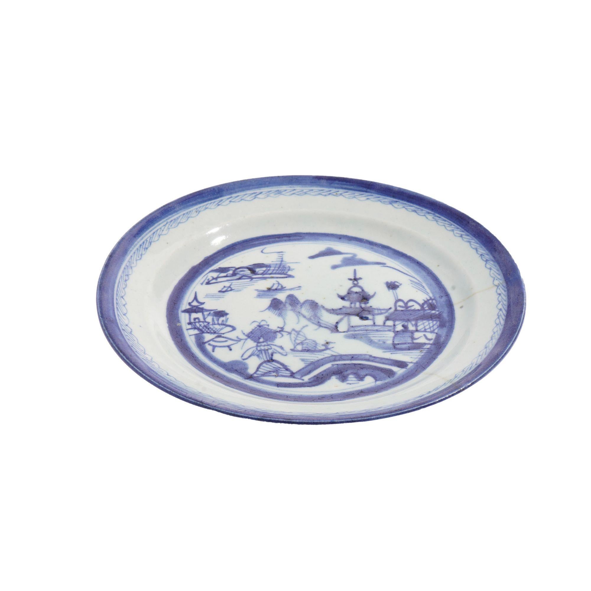 Ceramic Set of 5 Chinese Canton willow pattern dinner plates, c. 1830 For Sale
