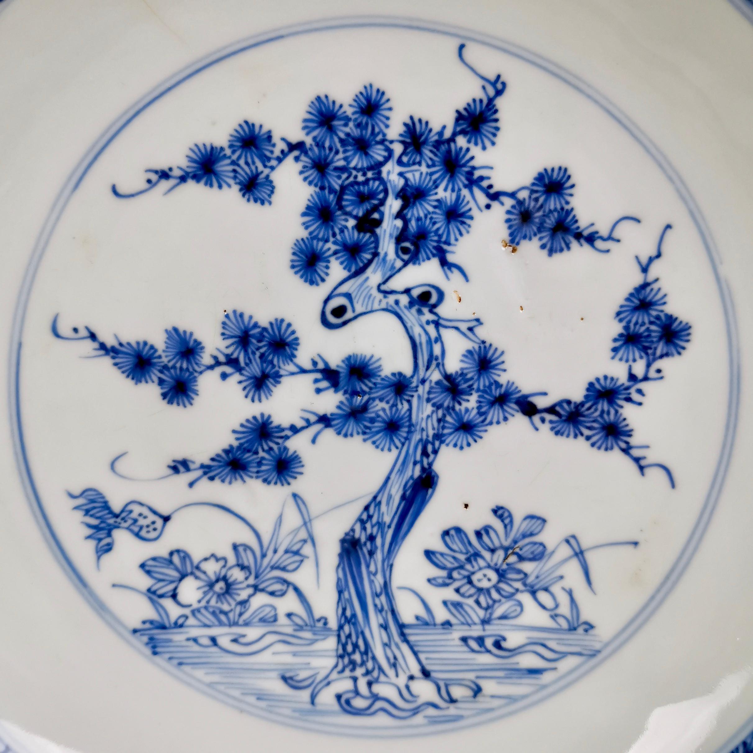 Set of 5 Chinese Export Plates, Pine Trees and Peonies, Kangxi, circa 1730 In Good Condition In London, GB