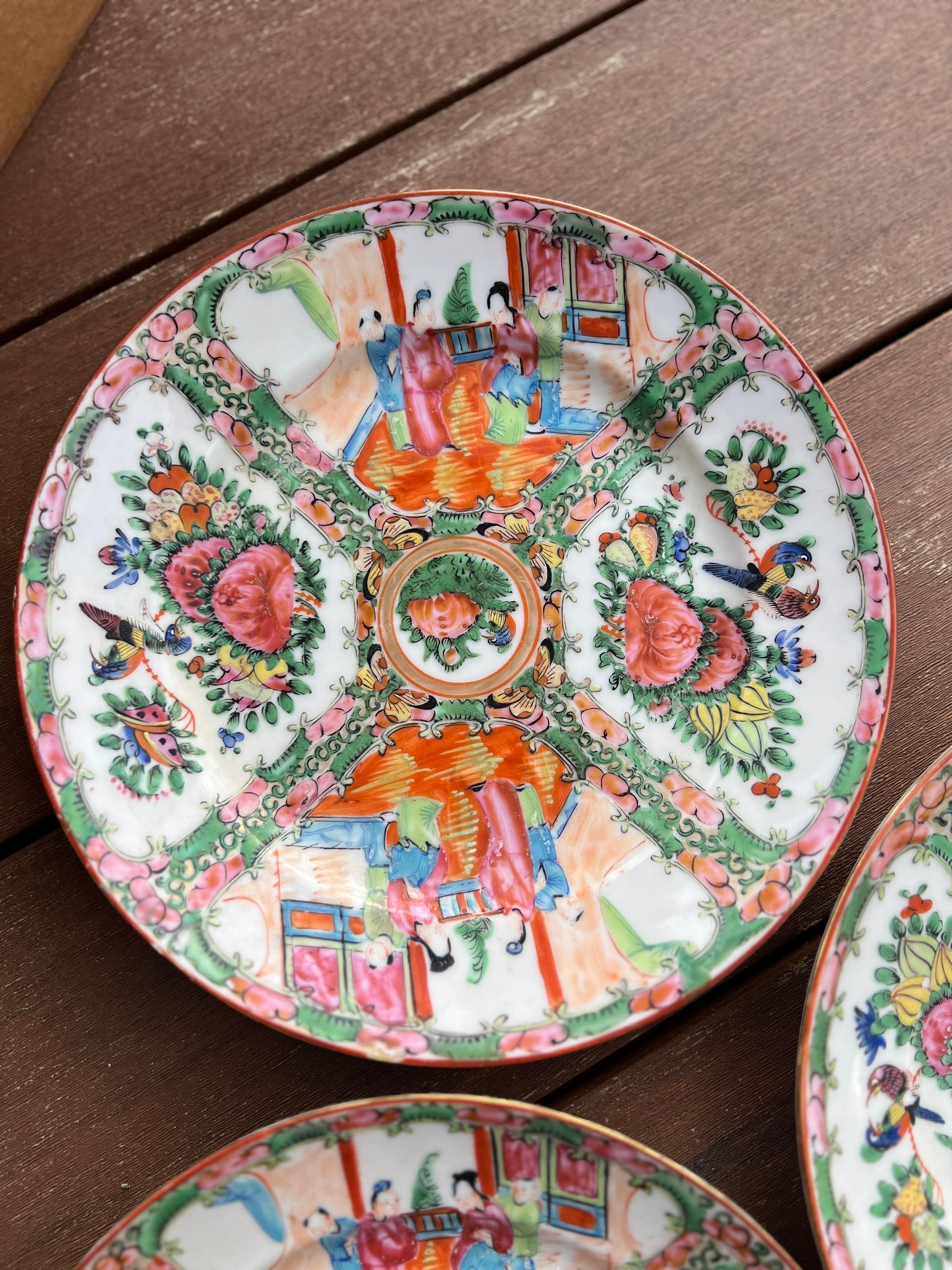 Set of 5 Chinese Rose Medallion Porcelain Dinner Plates 9.5” In Good Condition In Atlanta, GA