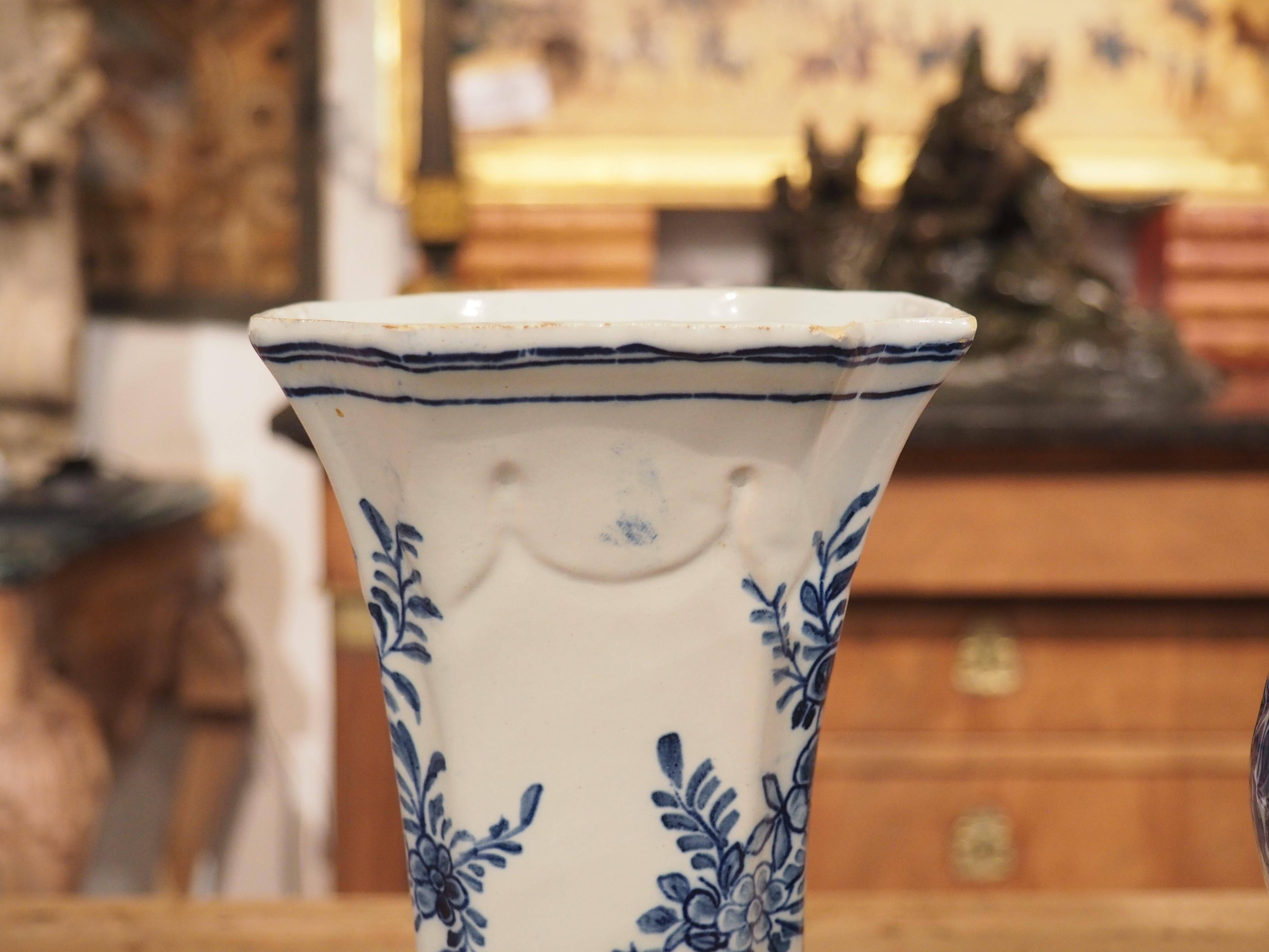 Ensemble de 5 vases Delft bleu et blanc de Hollande datant de 1900 en vente 11