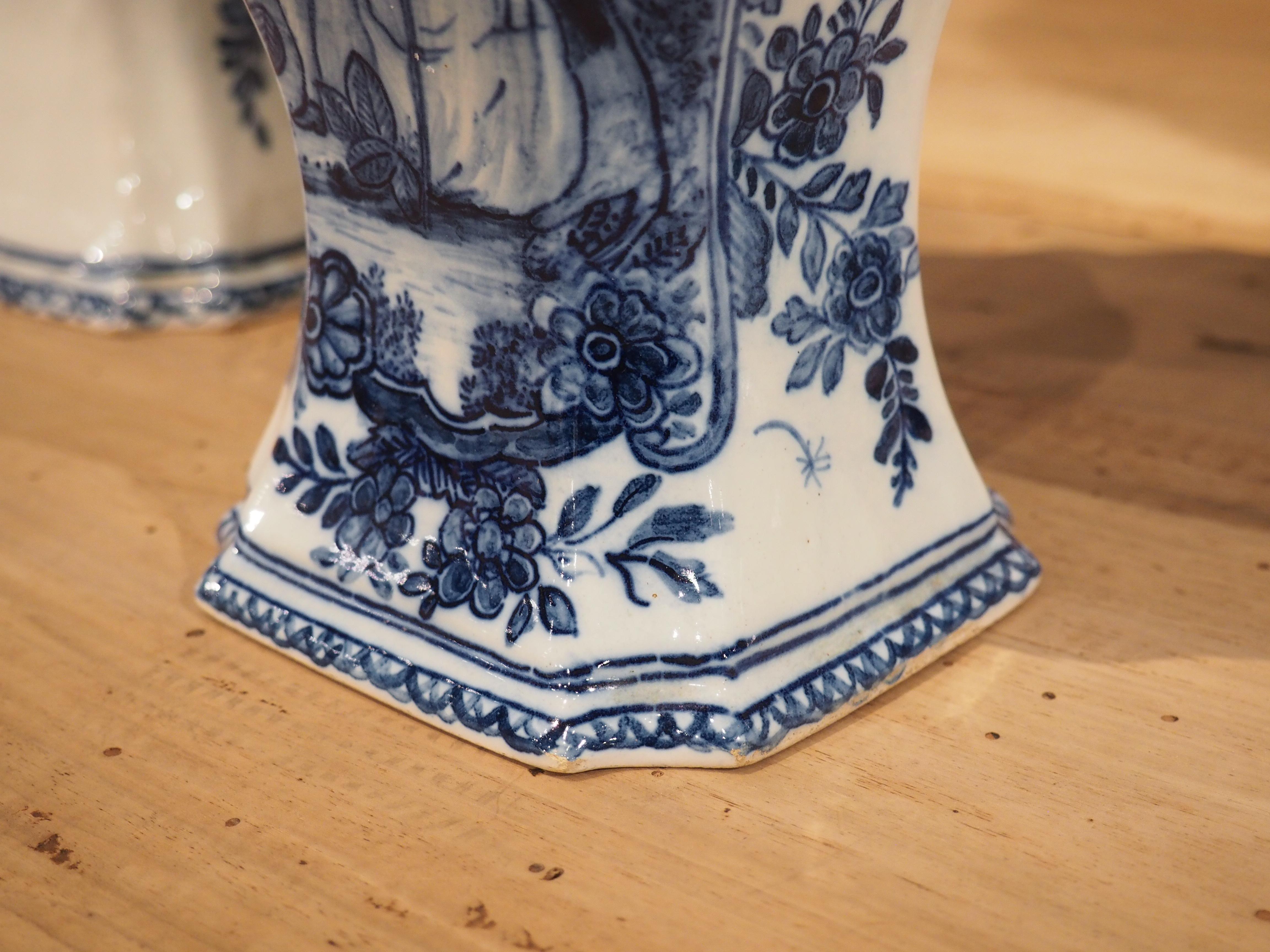 Ensemble de 5 vases Delft bleu et blanc de Hollande datant de 1900 en vente 12