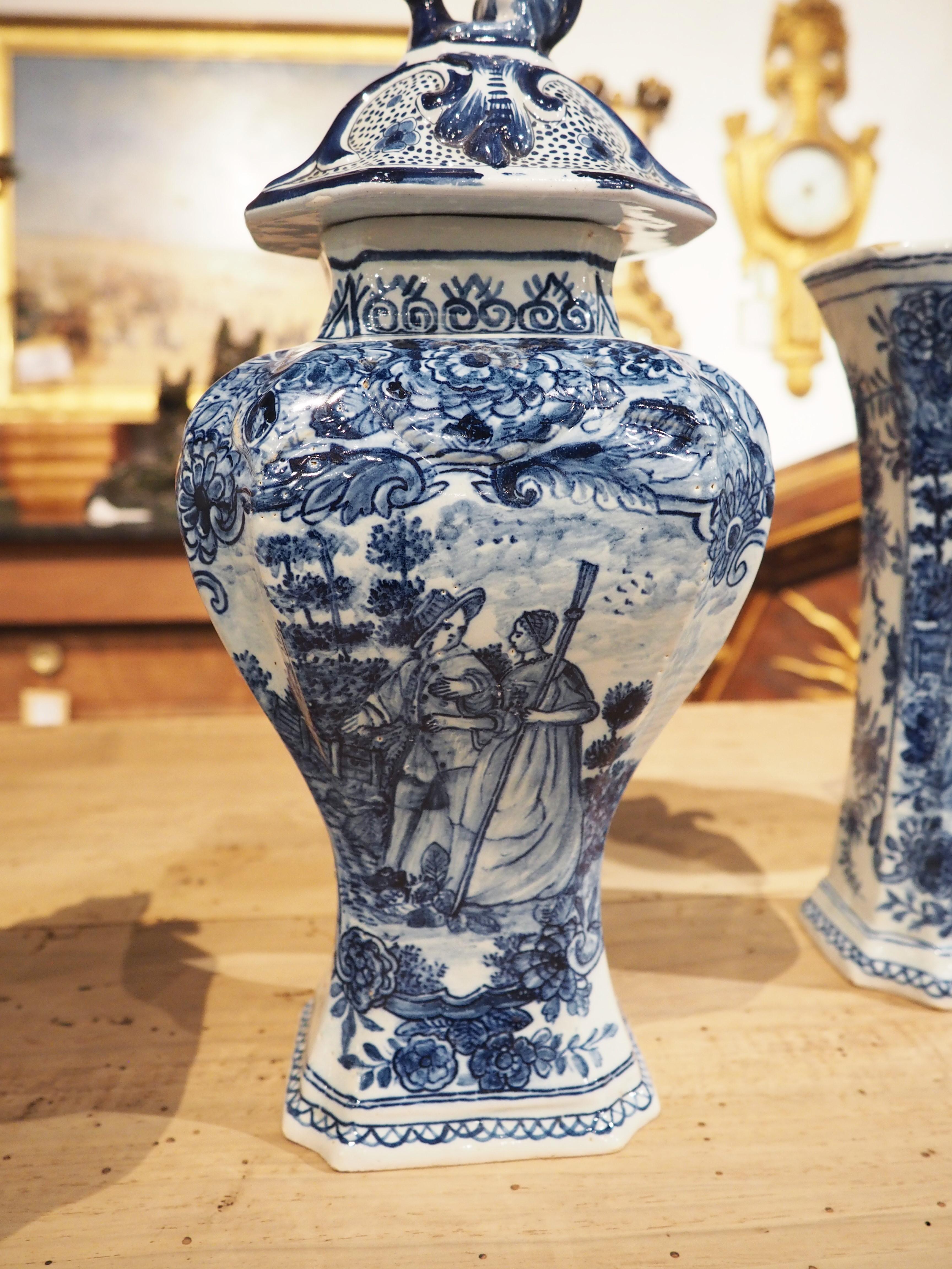 Ensemble de 5 vases Delft bleu et blanc de Hollande datant de 1900 en vente 13