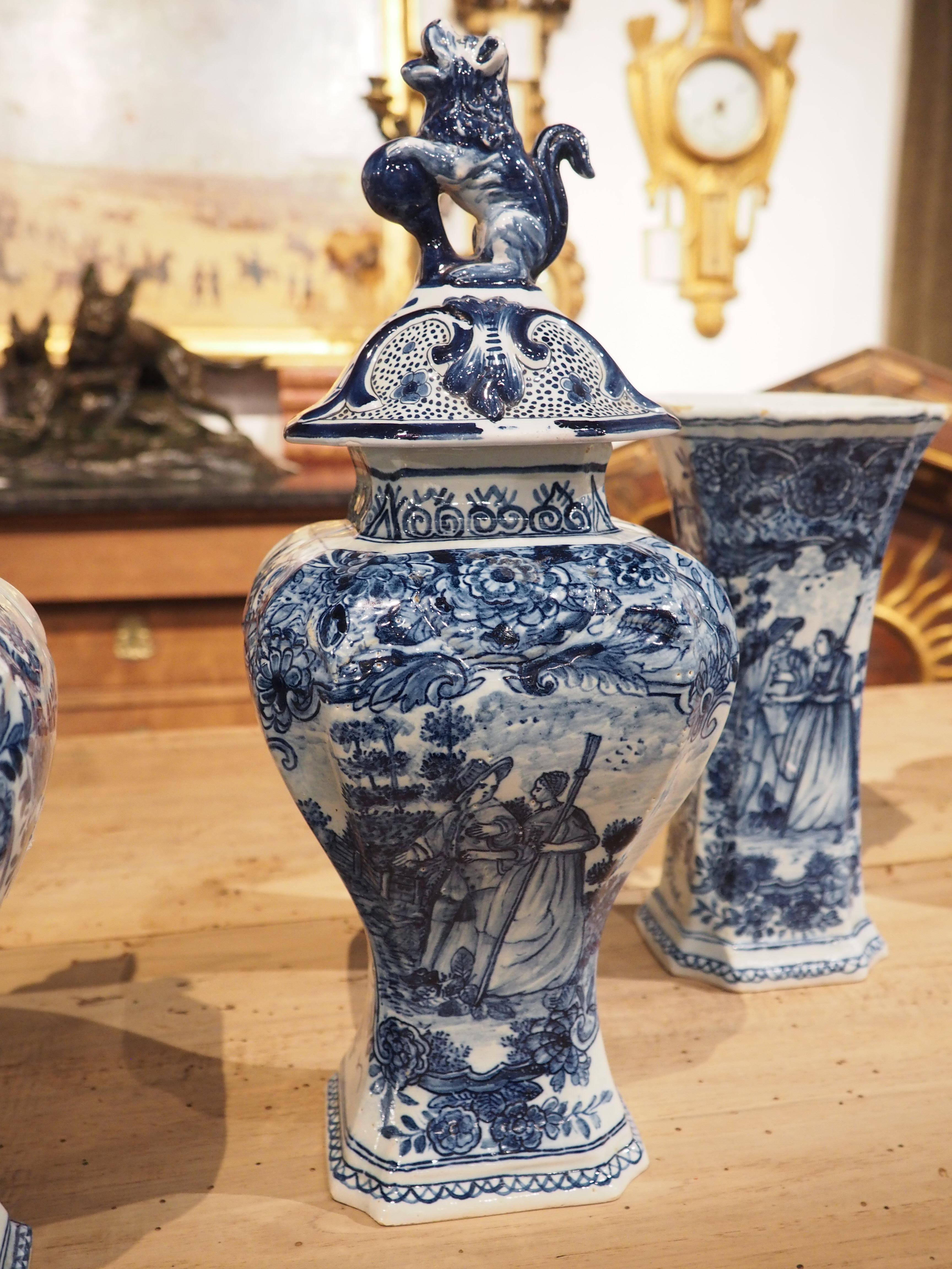 Set of 5 Circa 1900 Blue and White Delft Vases from Holland In Good Condition For Sale In Dallas, TX