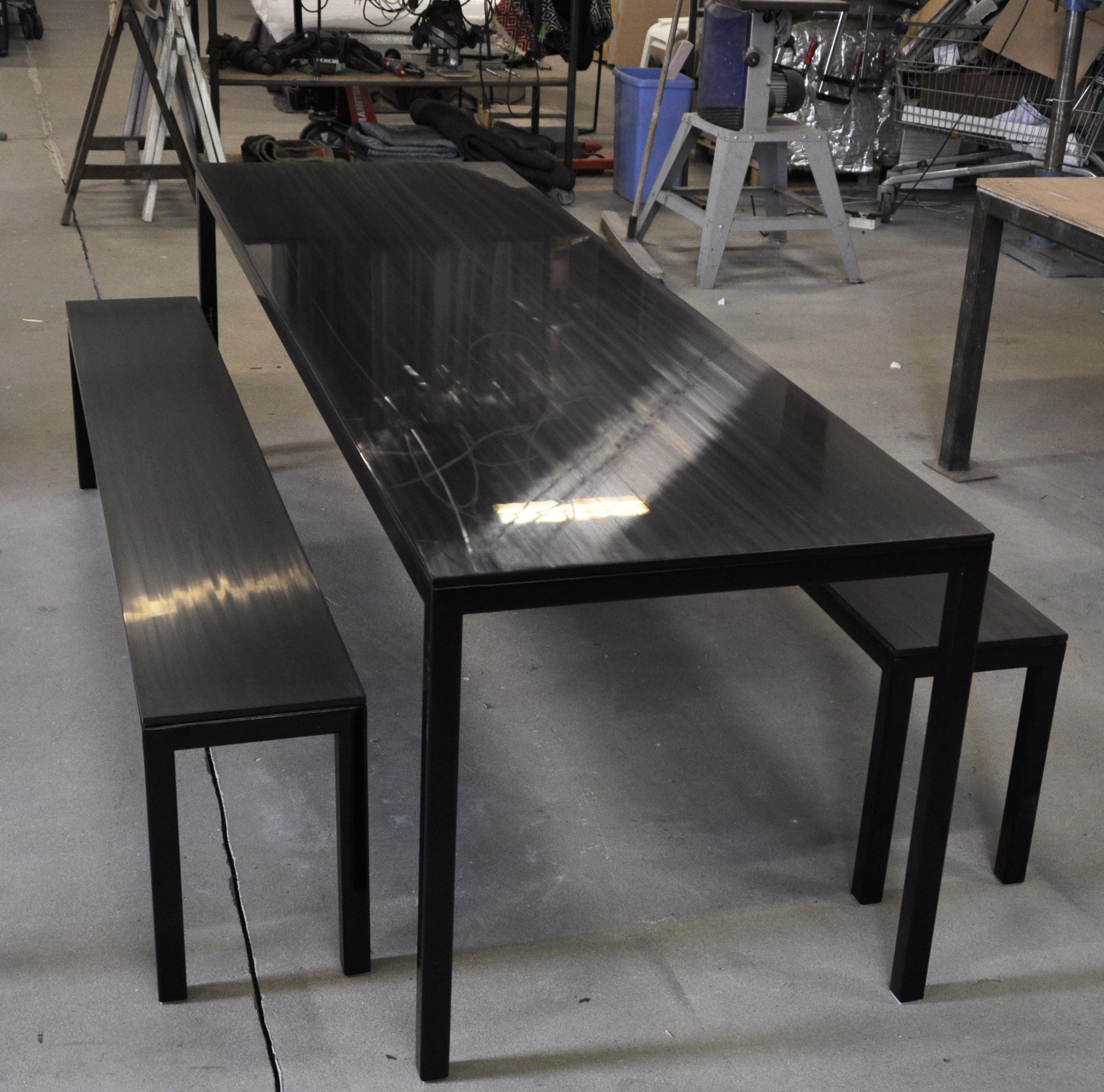Juego de 5 mesas y asientos de acero corian by Pol Quadens Lacado en venta