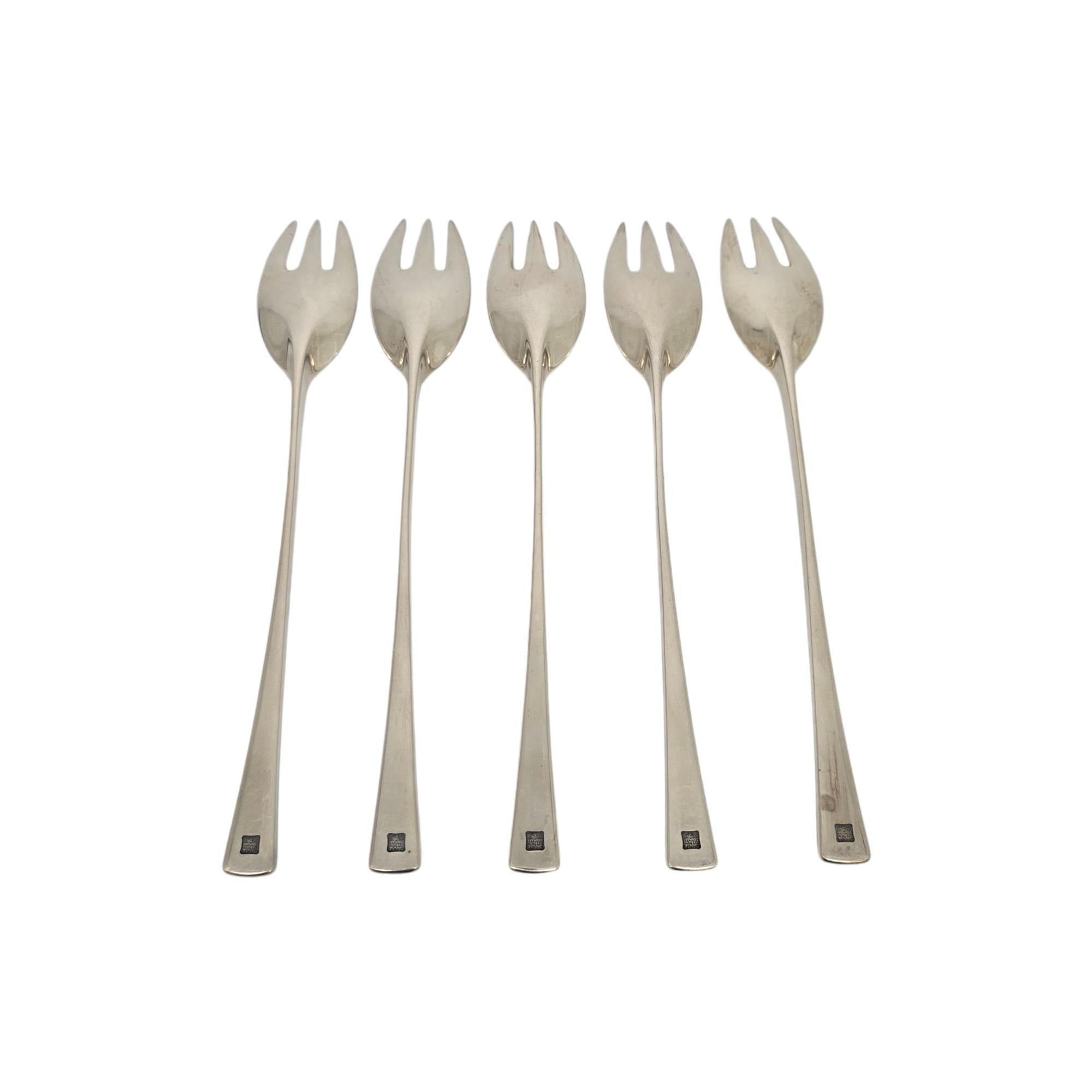 Set di 5 forchette in argento sterling con motivo Tjorn di Dansk Denmark.

Disegnato dall'artista e designer danese Jens Quistgaard nel 1959, il motivo Tjorn di Dansk è ancora oggi molto richiesto. Queste forchette presentano un moderno design