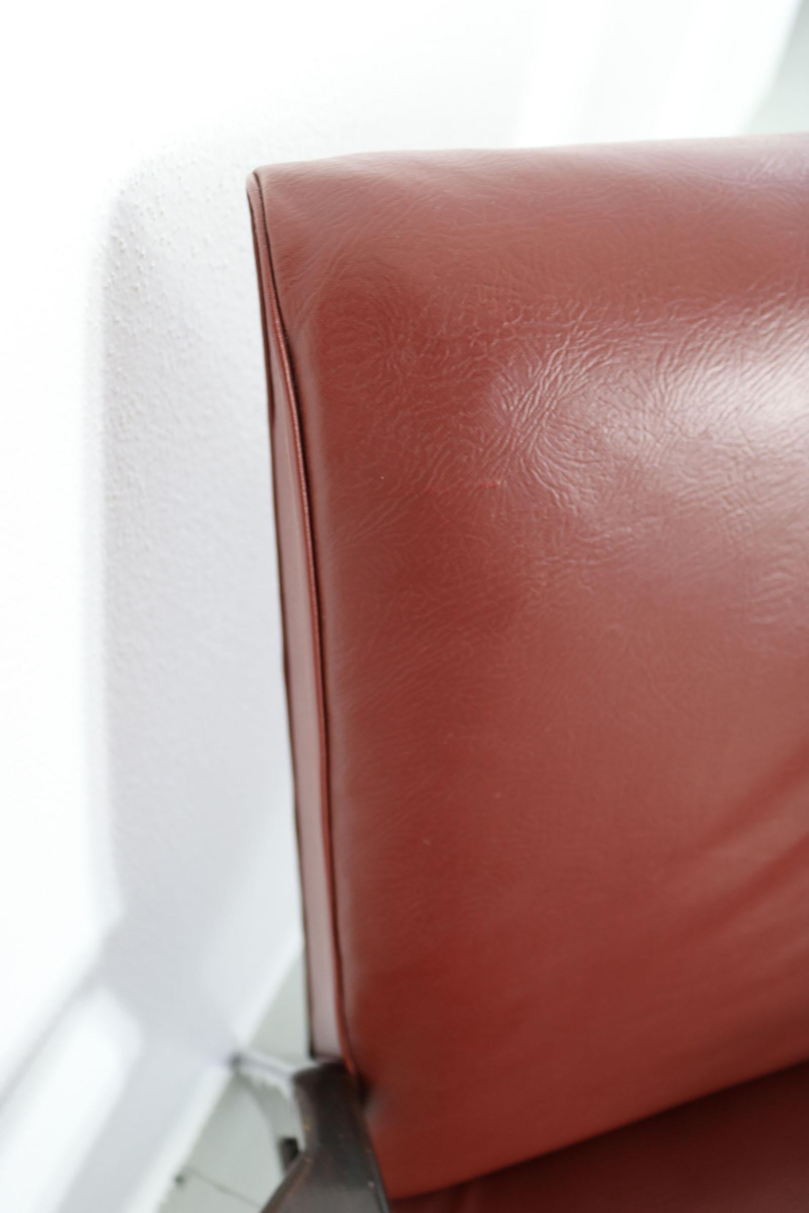 Set of 5 Dark Red Leatherette Armchairs, Italy 1960s For Sale 4