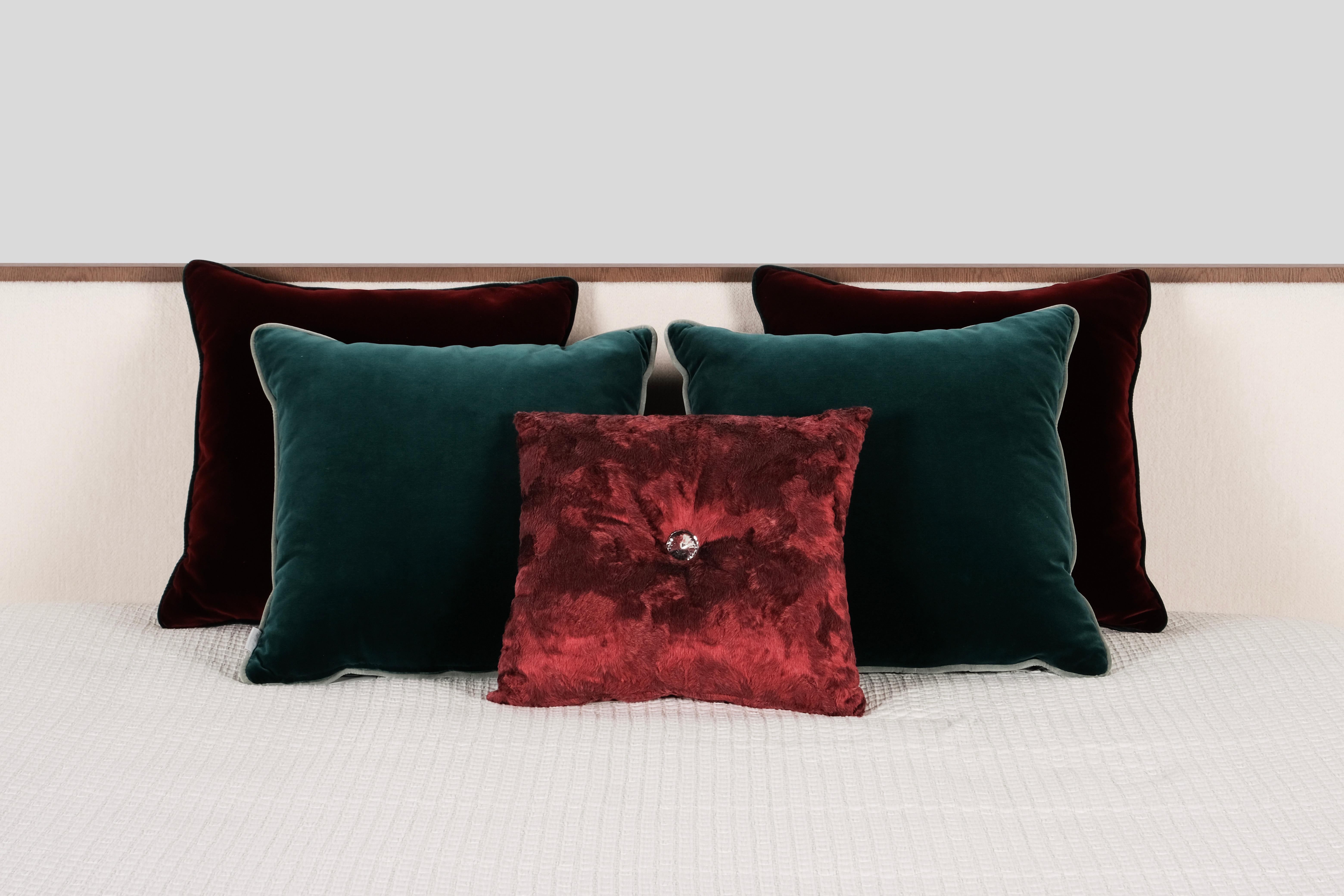 Set/5 Decorative Pillows, Lusitanus Home Collection by Greenapple.

Handmade decorative pillow set with exquisite details.

2x 910144 Square cushion in dark red velvet with green velvet piping.
Dimensions:
W.50 x H.50 cm / W.19.69 x H.19.69 in

2x
