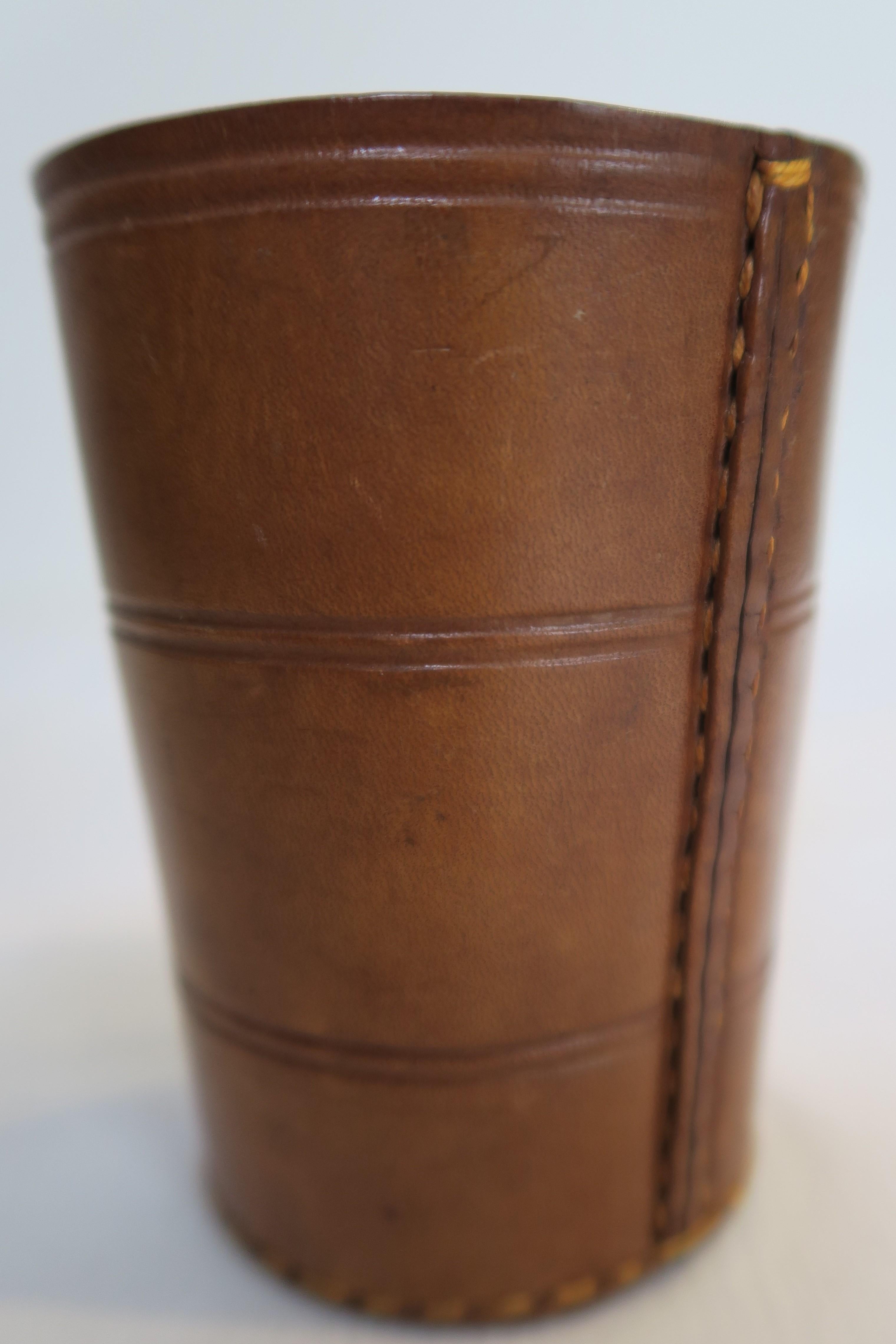 Set of 5 Dice and Leather Dice Cup with Mahogany Tray 1