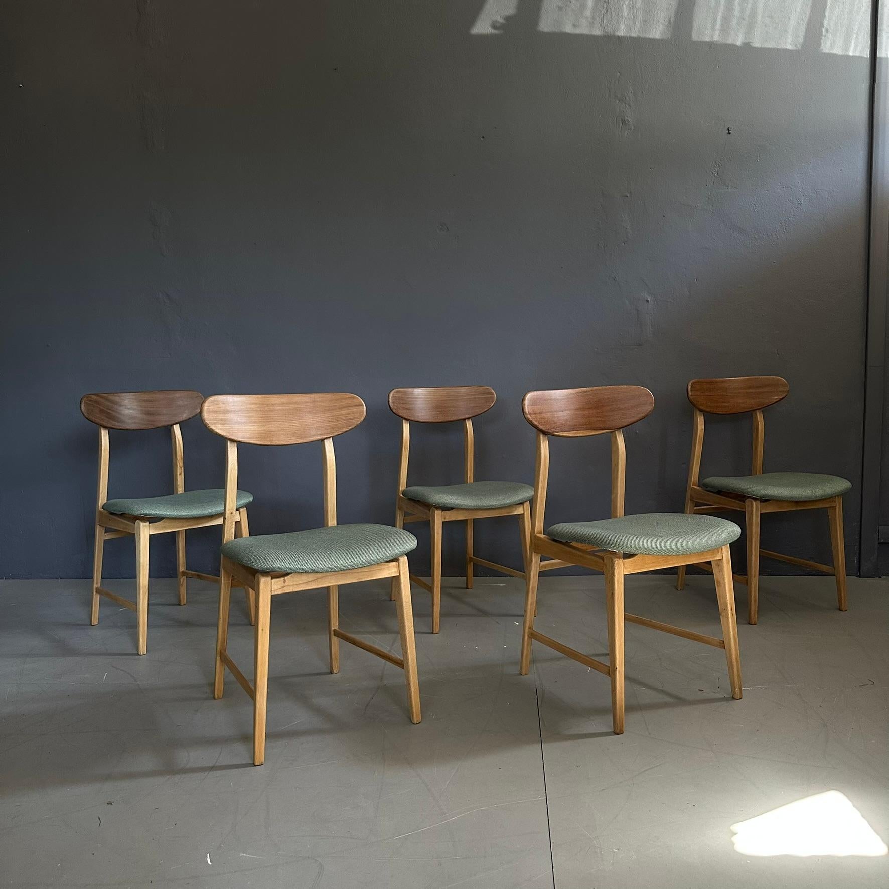 Mid-Century Modern Set of 5 dining chairs, 1960s, wooden frame, light green fabric seat For Sale