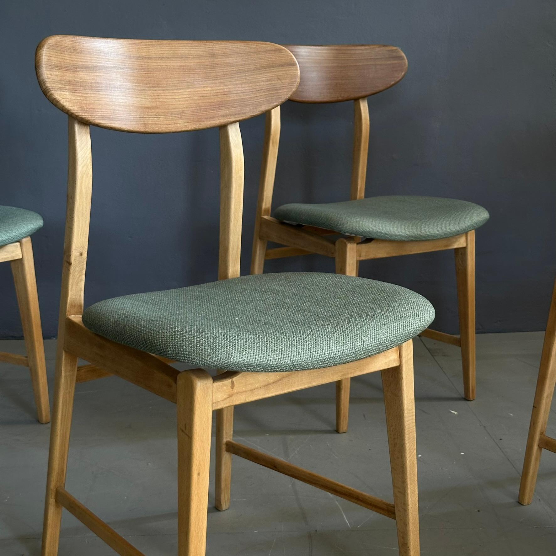 Set of 5 dining chairs, 1960s, wooden frame, light green fabric seat In Good Condition For Sale In Milan, IT