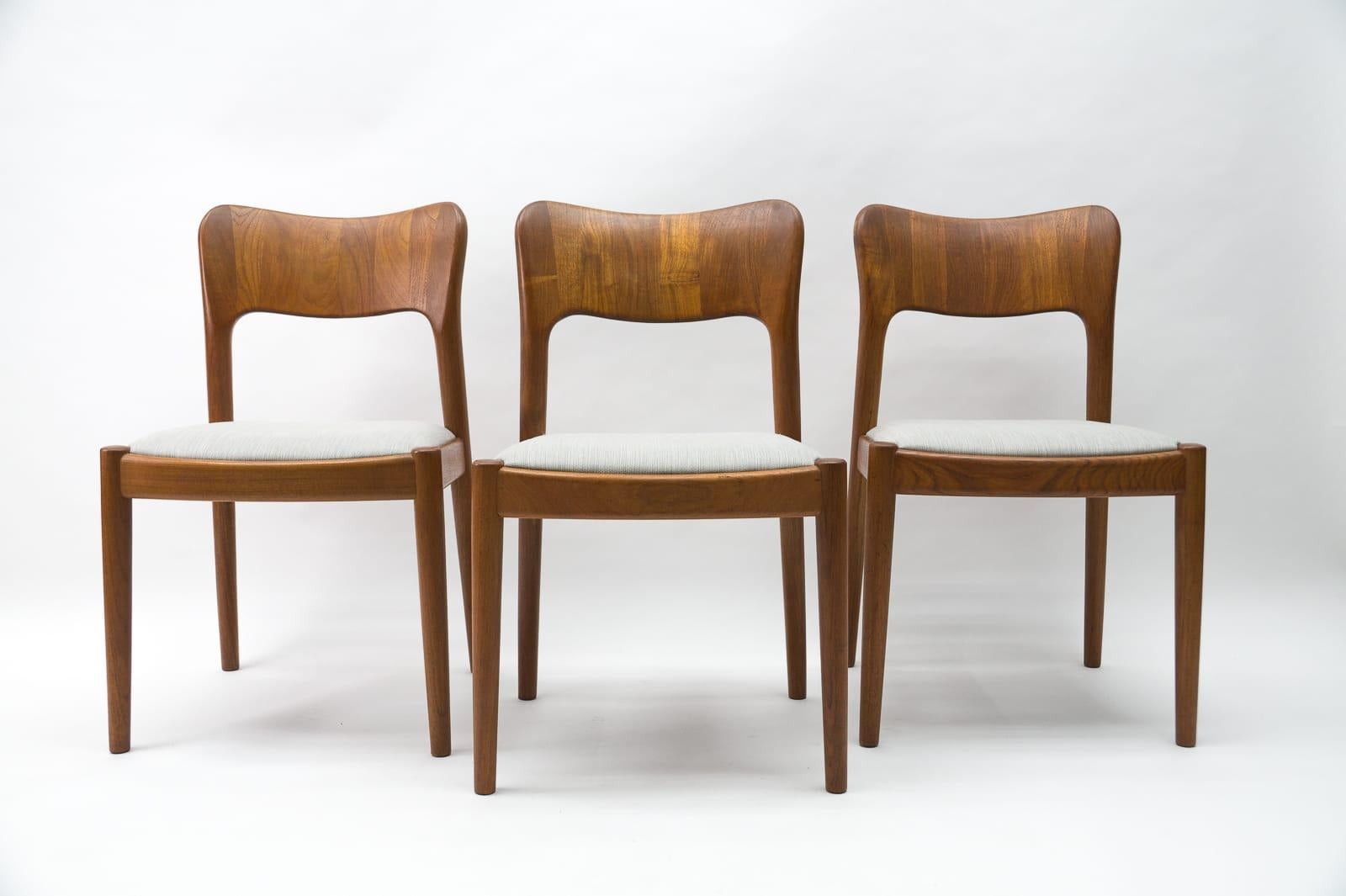 Scandinavian Modern Set of 5 Dining Chairs 