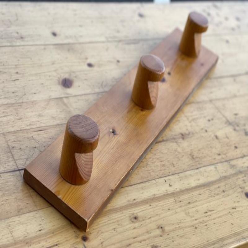 Set of 5, Dining Room Table, Stools and Bench by Charlotte Perriand for Les Arcs For Sale 5
