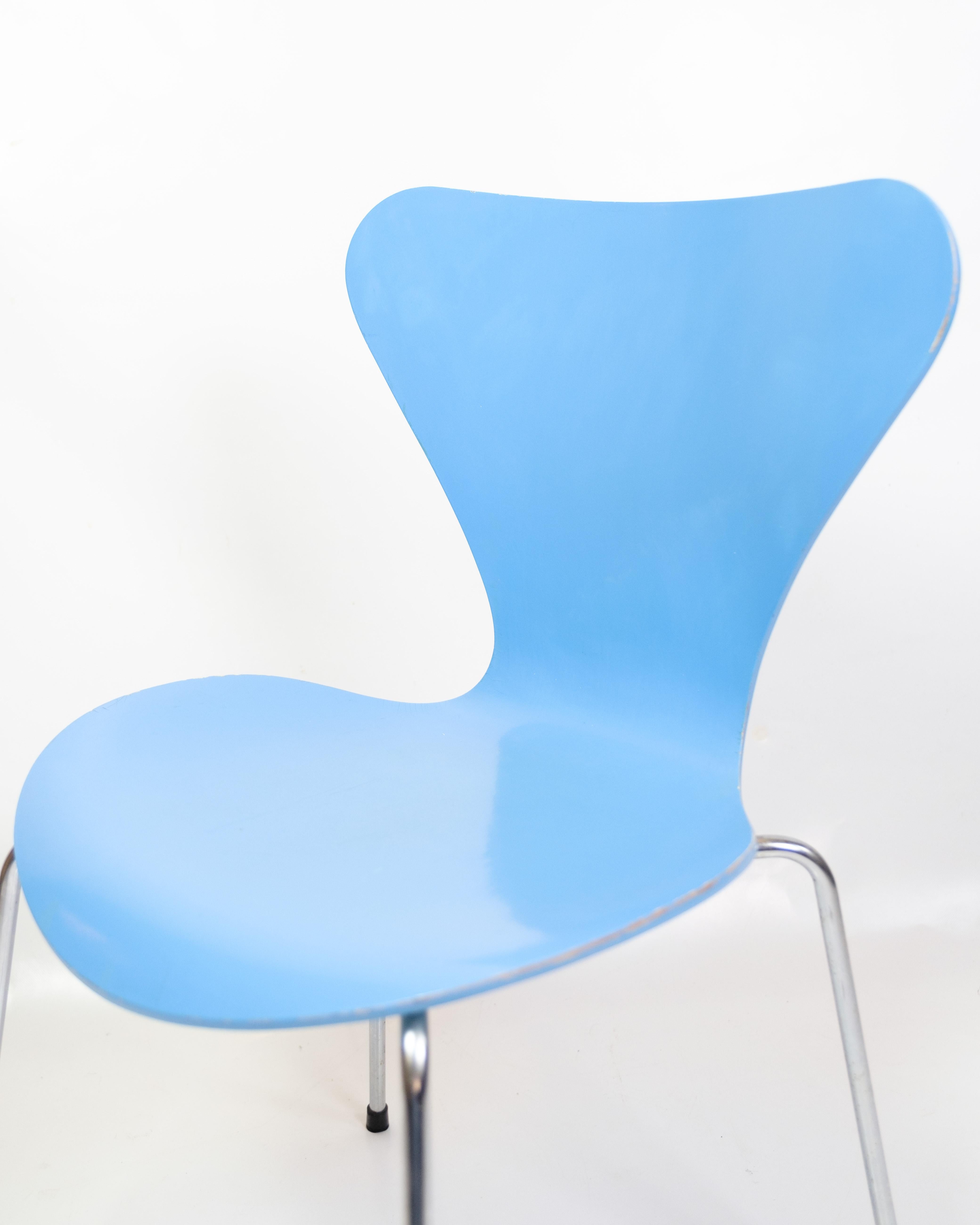 Danese Set di 5 sedie da tavolo modello 3107 in azzurro di Arne Jacobsen in vendita