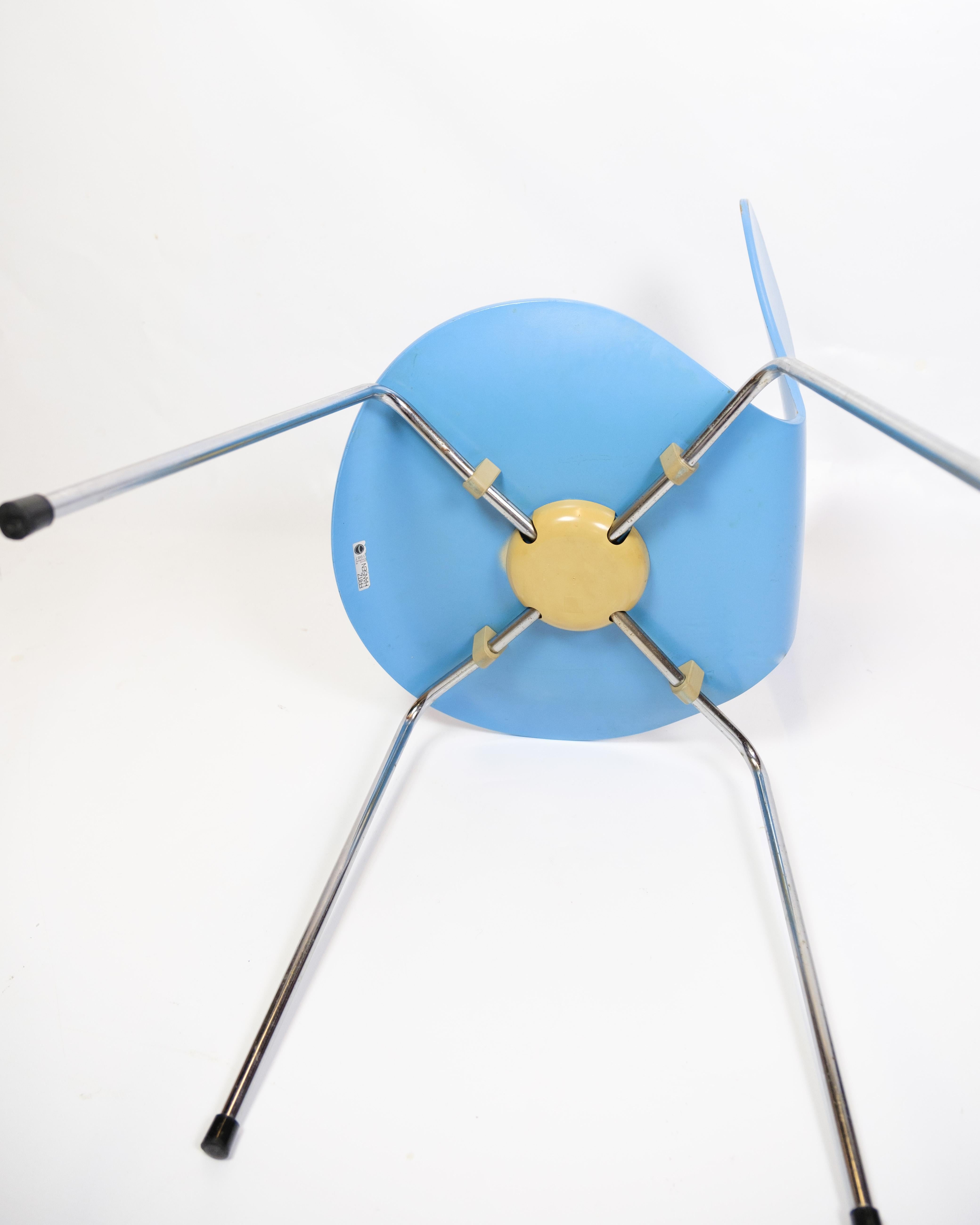 Fine XX secolo Set di 5 sedie da tavolo modello 3107 in azzurro di Arne Jacobsen in vendita