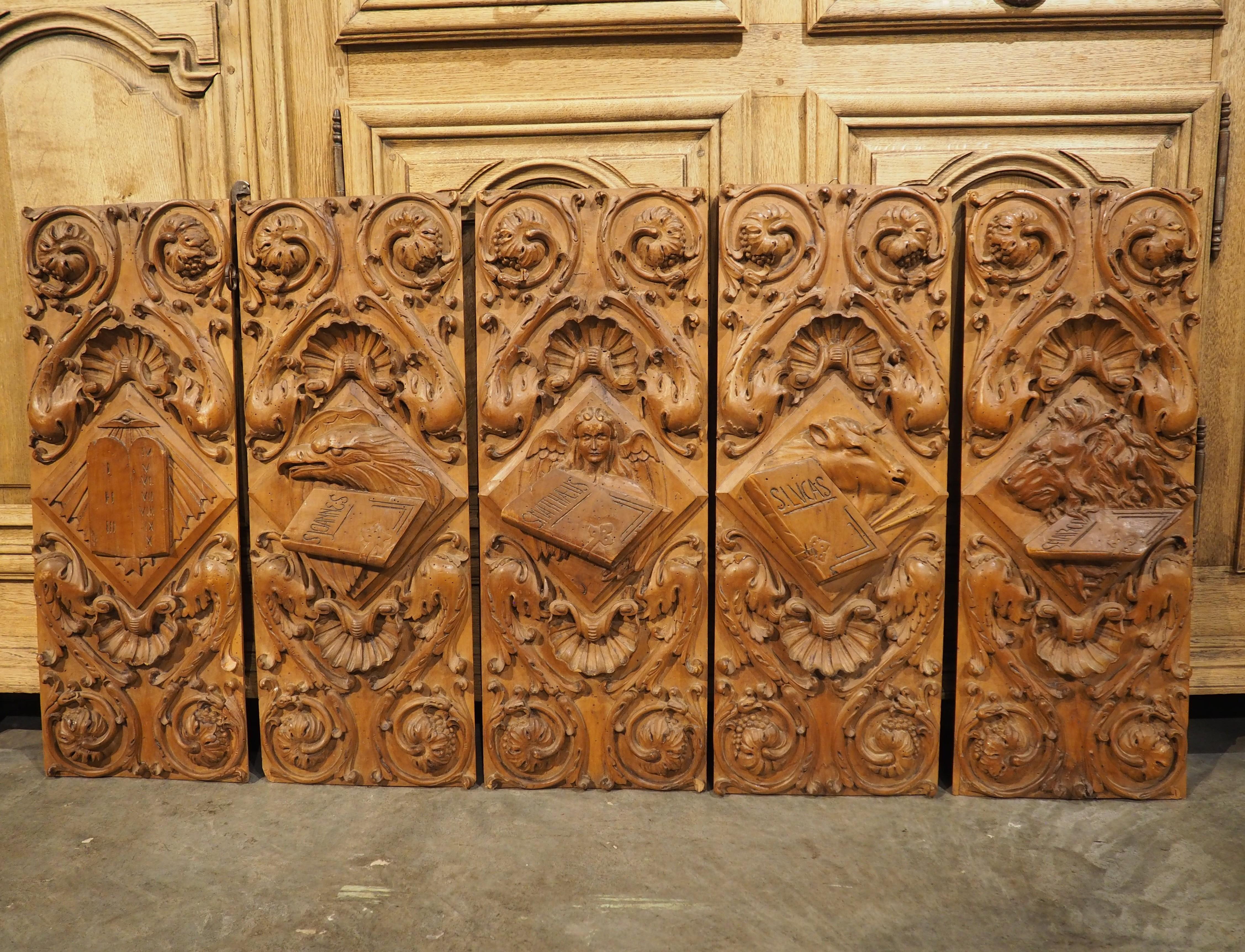 Ensemble de 5 panneaux religieux hautement sculptés du début du 19e siècle provenant de Naples, Italie en vente 8