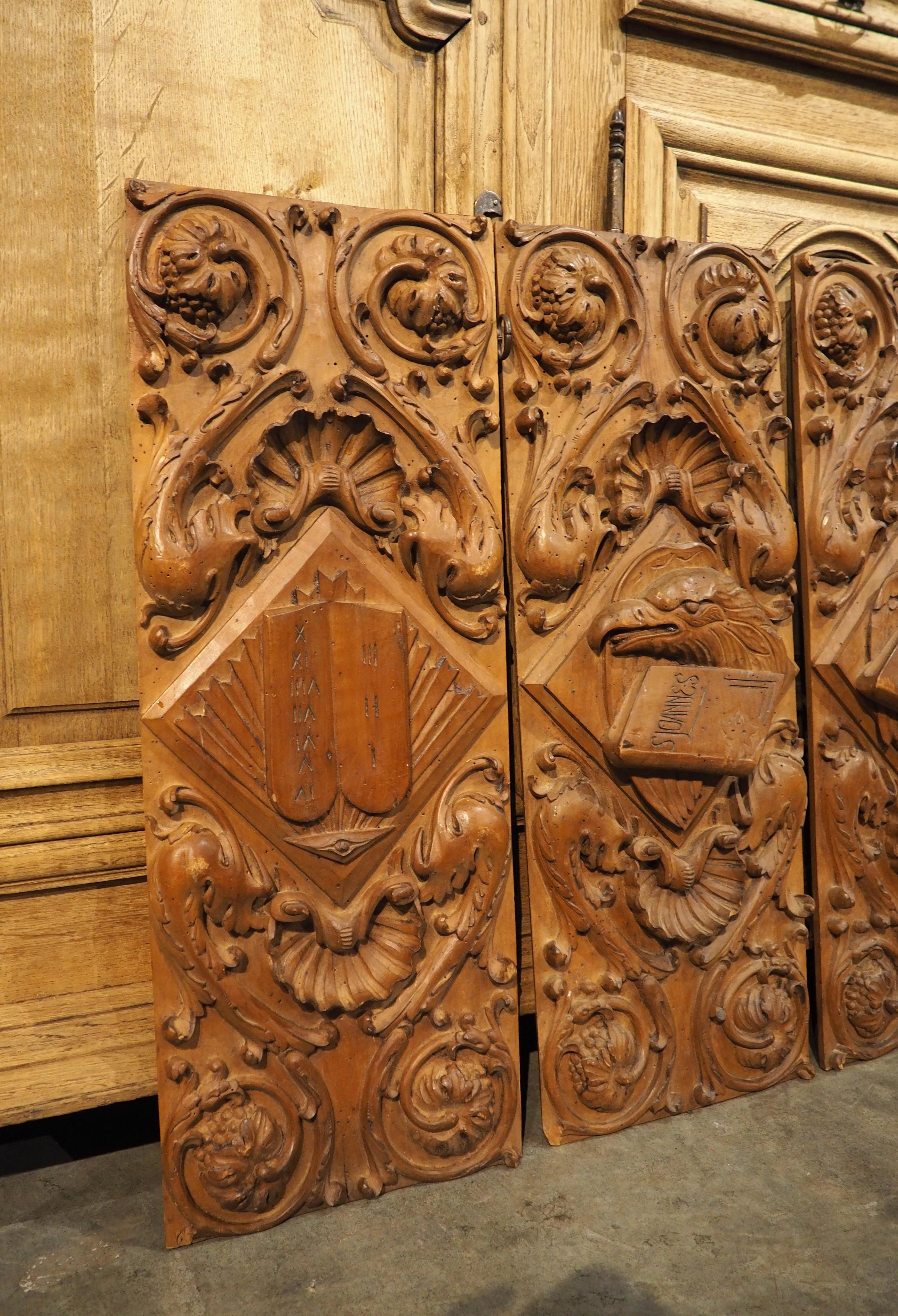 Bois Ensemble de 5 panneaux religieux hautement sculptés du début du 19e siècle provenant de Naples, Italie en vente