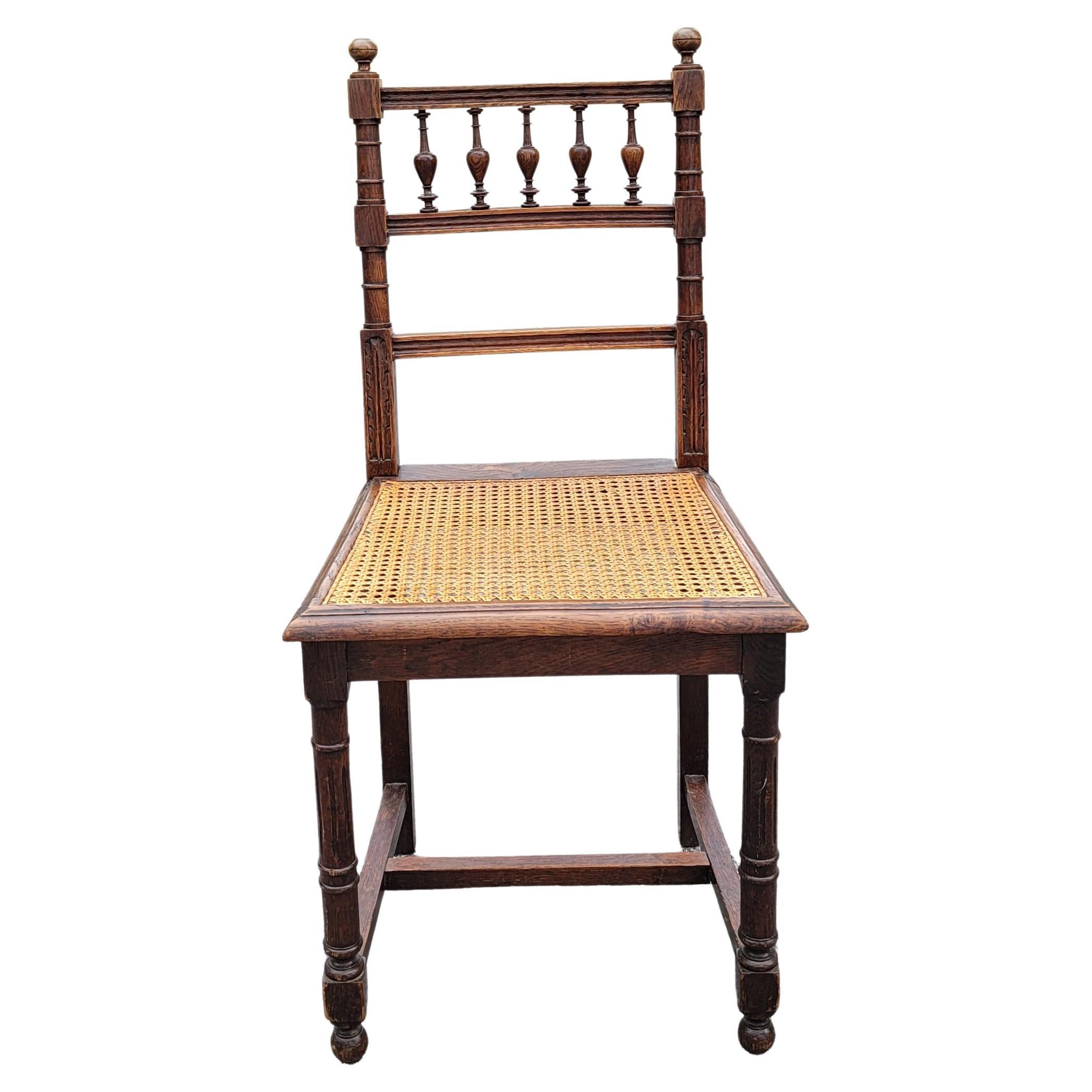 Set di 5 sedie da pranzo in Oak Oak e sedile in legno di canapa dell'inizio del XX secolo. in vendita 3