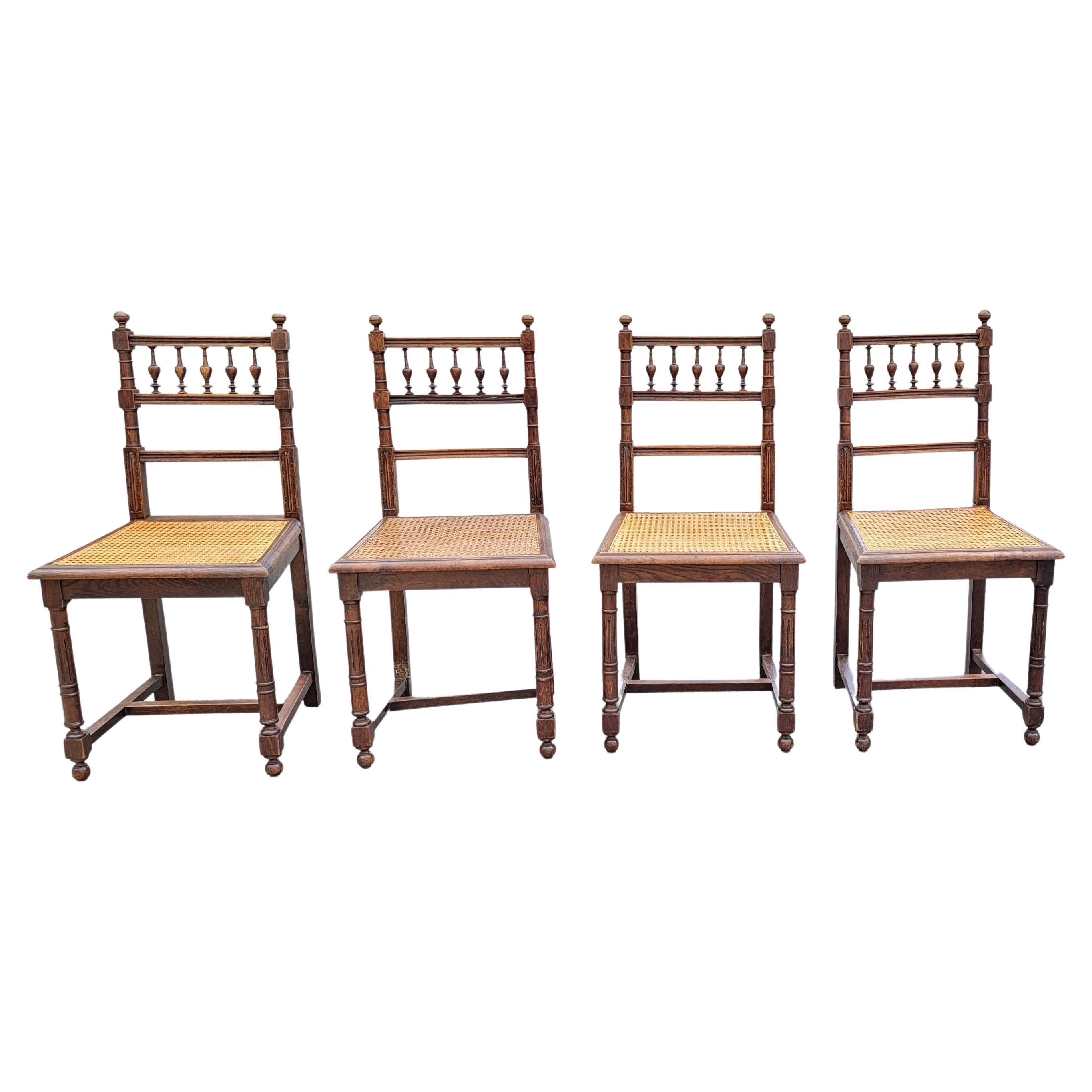 Canna Set di 5 sedie da pranzo in Oak Oak e sedile in legno di canapa dell'inizio del XX secolo. in vendita