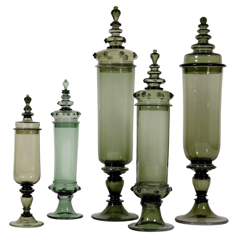 Ensemble de 5 pots d'apothicaire en verre vert du début du 20e siècle par  J.L. Lobmeyr En vente sur 1stDibs | pot apothicaire verre