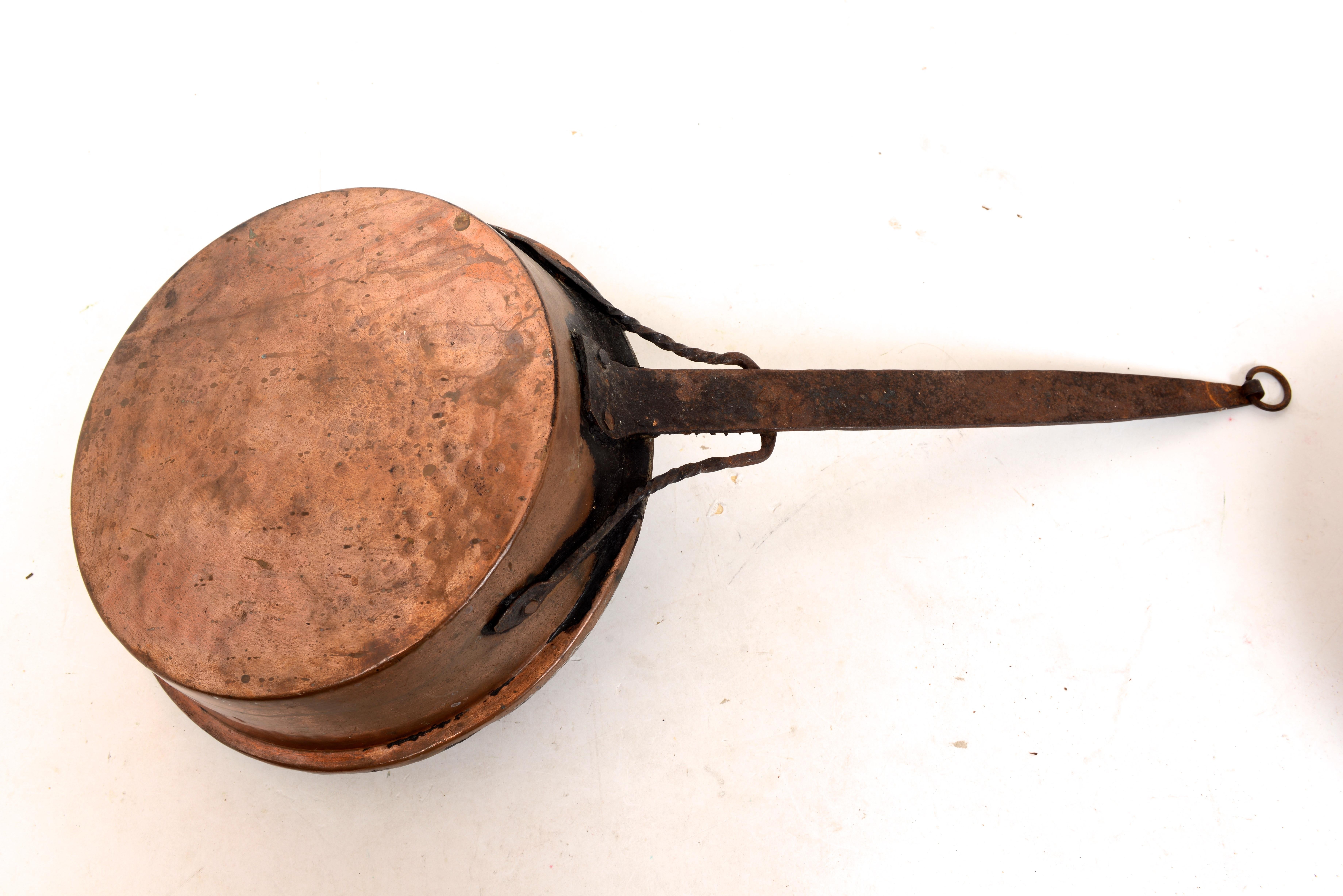 Set of 5 Early Copper Pans, in Original Condition, Great Patina, 18th / 19th C In Fair Condition In valatie, NY