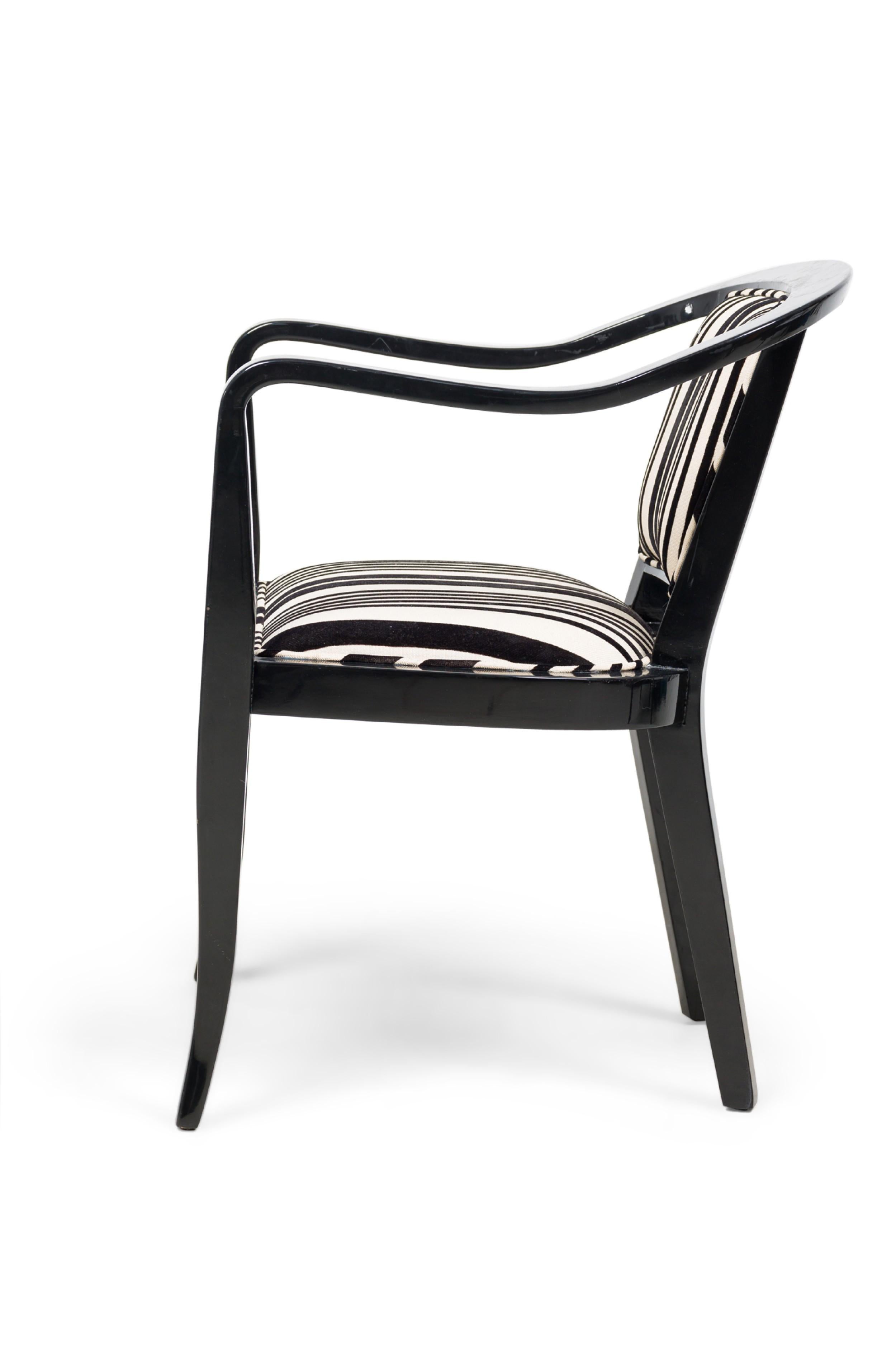 Juego de 5 Sillón Ed Wormley Ebonizado Con Tapizado A Rayas Estadounidense en venta