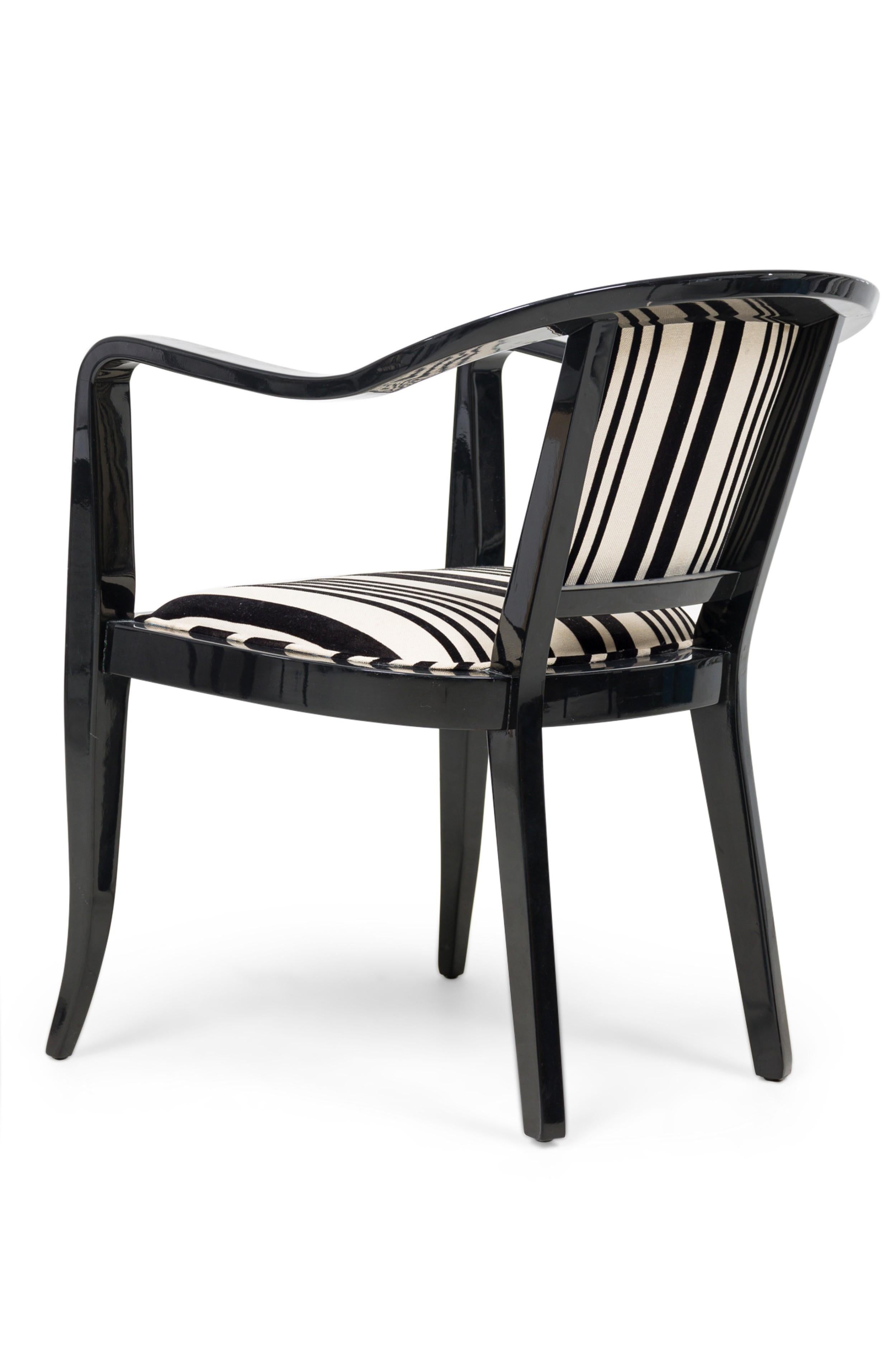 Juego de 5 Sillón Ed Wormley Ebonizado Con Tapizado A Rayas en Bueno estado para la venta en Queens, NY