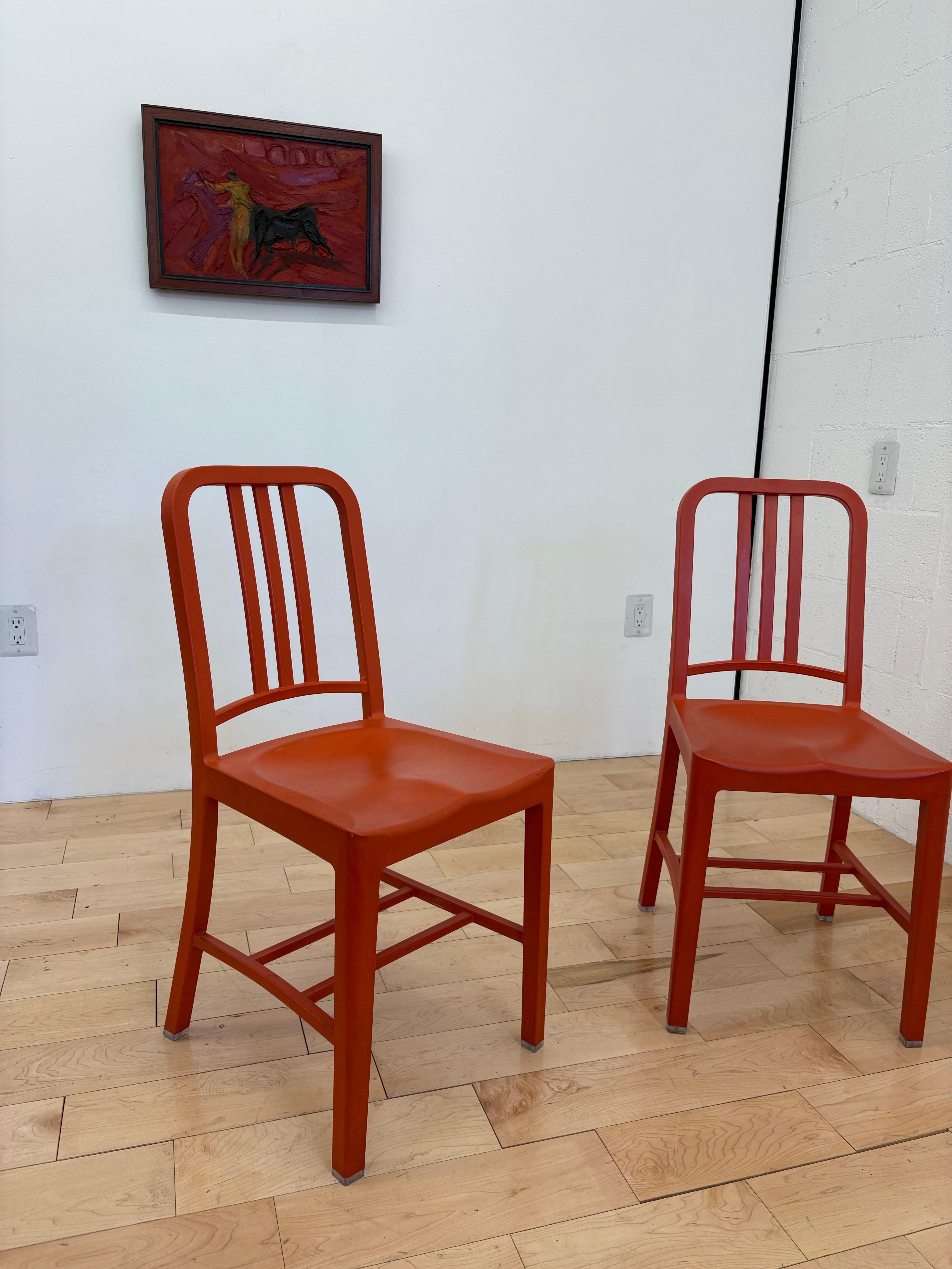 Mid-Century Modern Set of 5 Emeco 111 Navy Chairs in Red For Sale